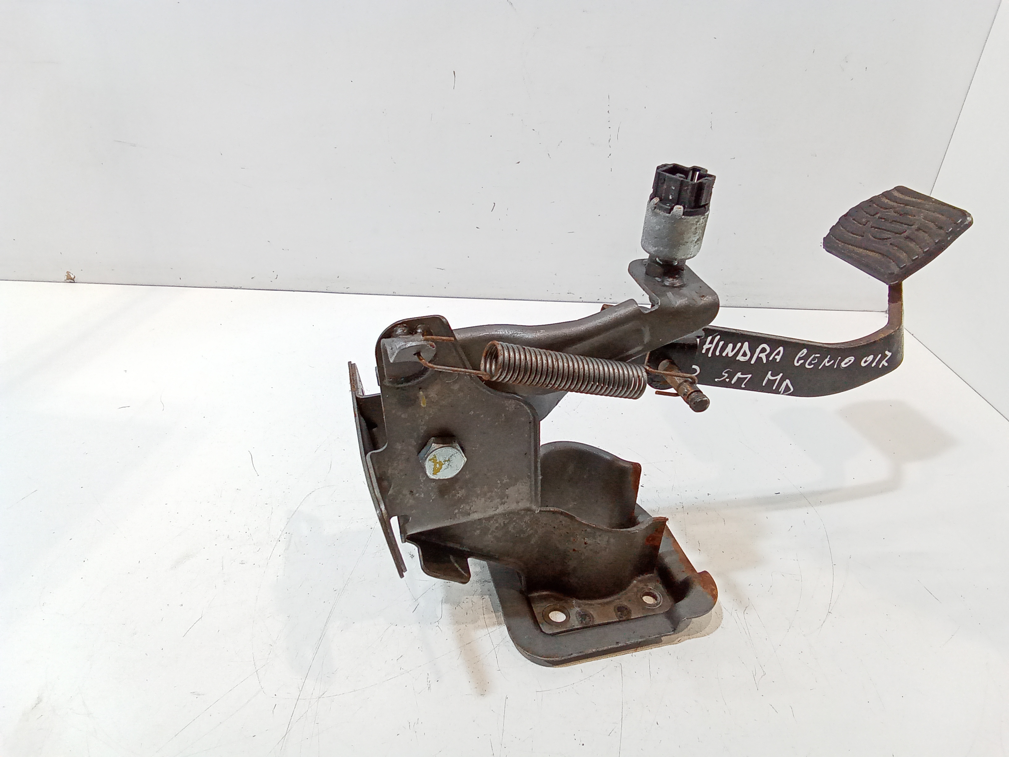 Pedale Freno per Mahindra Genio (2015 - 2018)