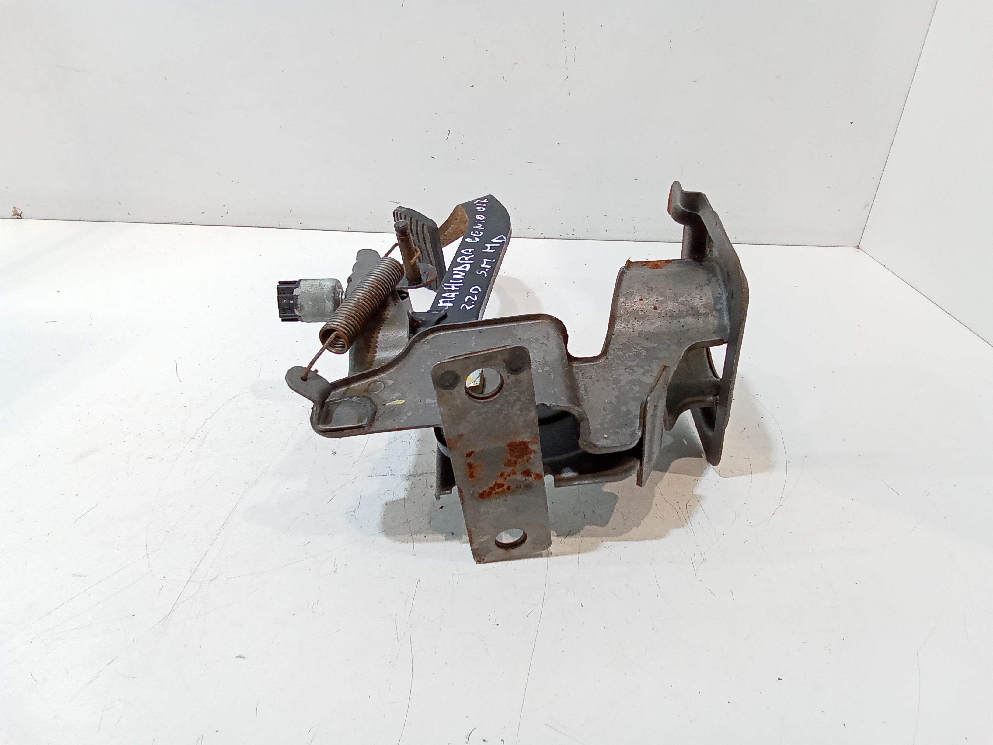 Pedale Freno per Mahindra Genio (2015 - 2018)