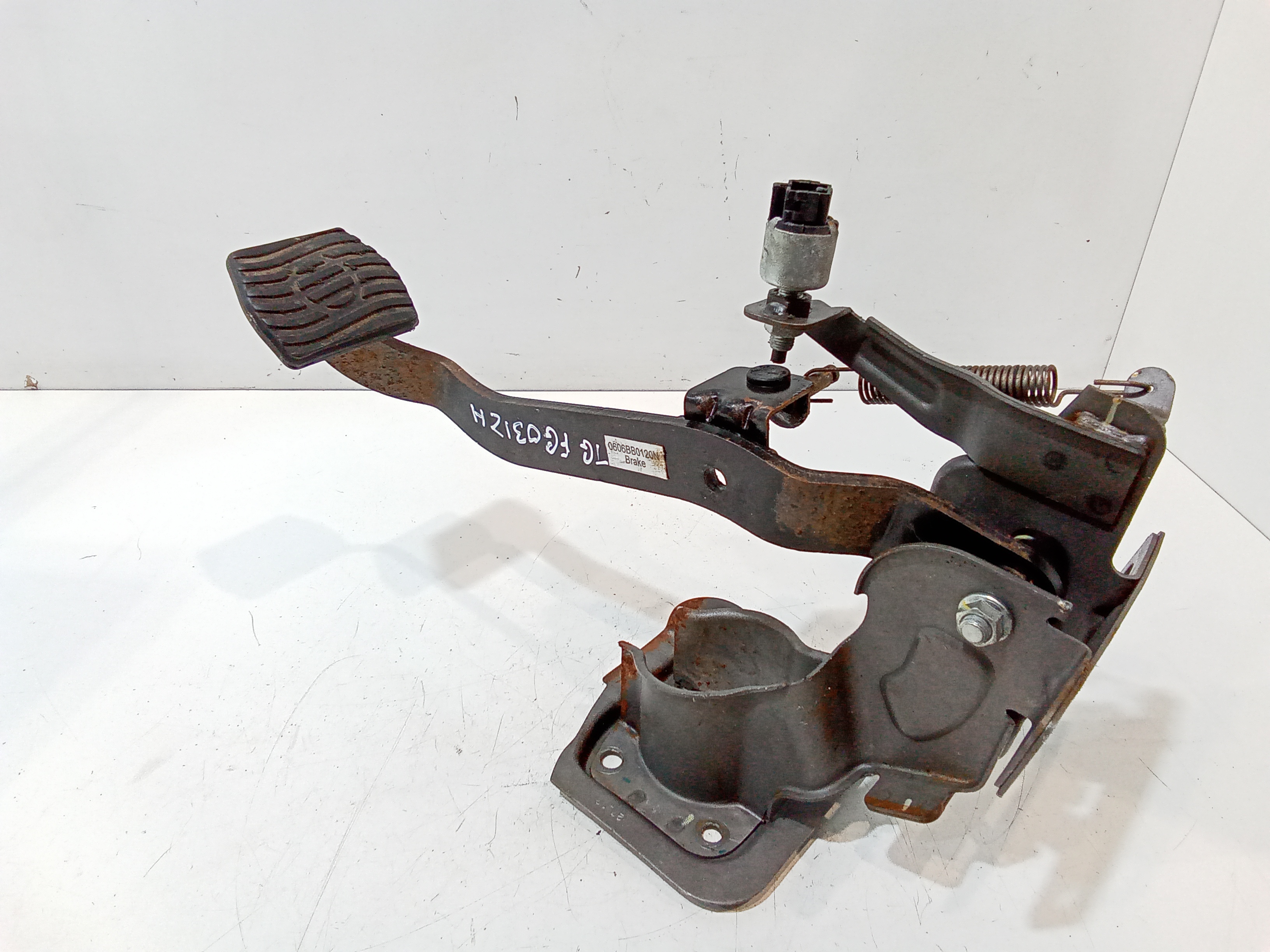 Pedale Freno per Mahindra Genio (2015 - 2018)