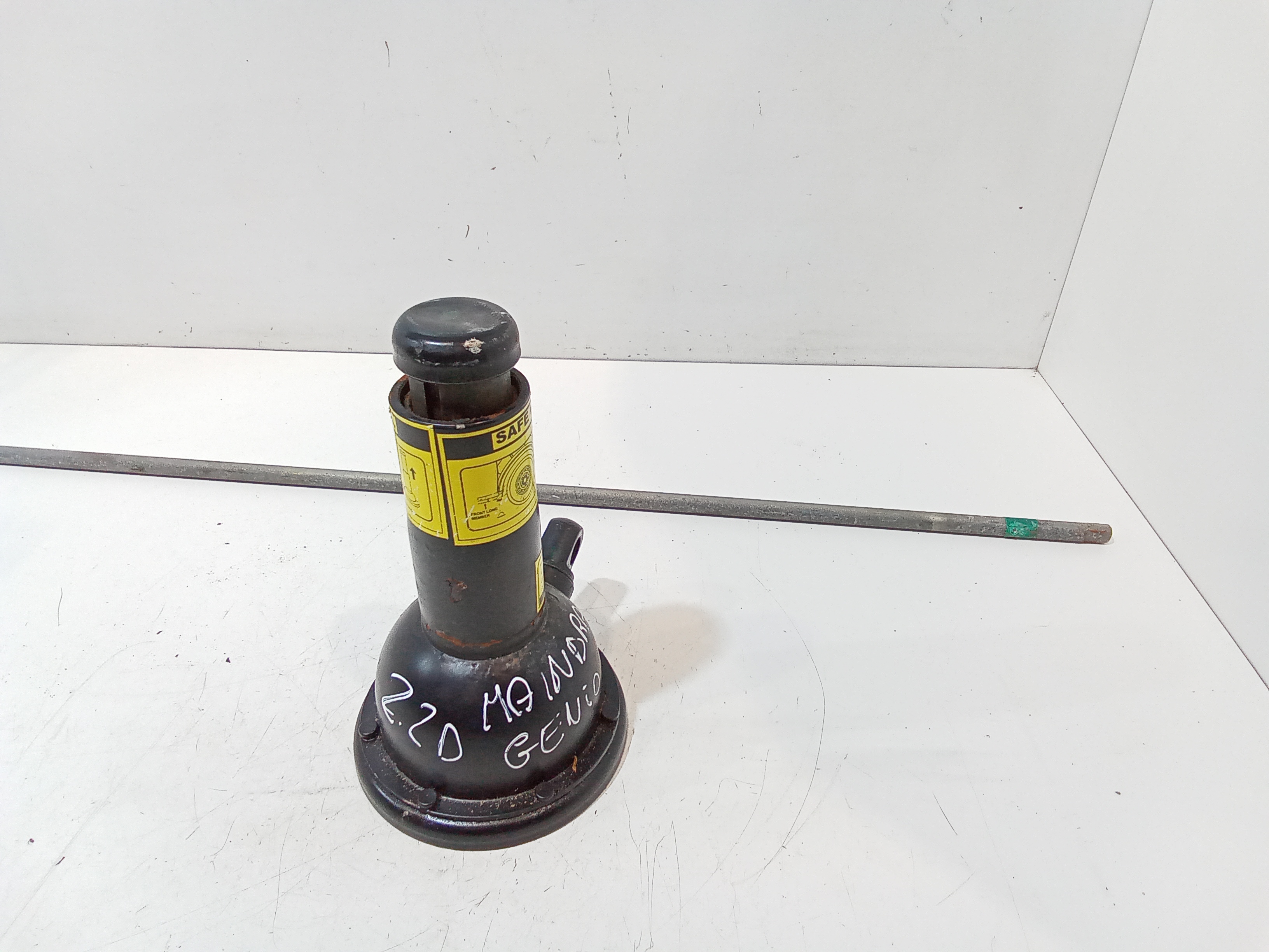 Cric per Mahindra Genio (2015 - 2018)