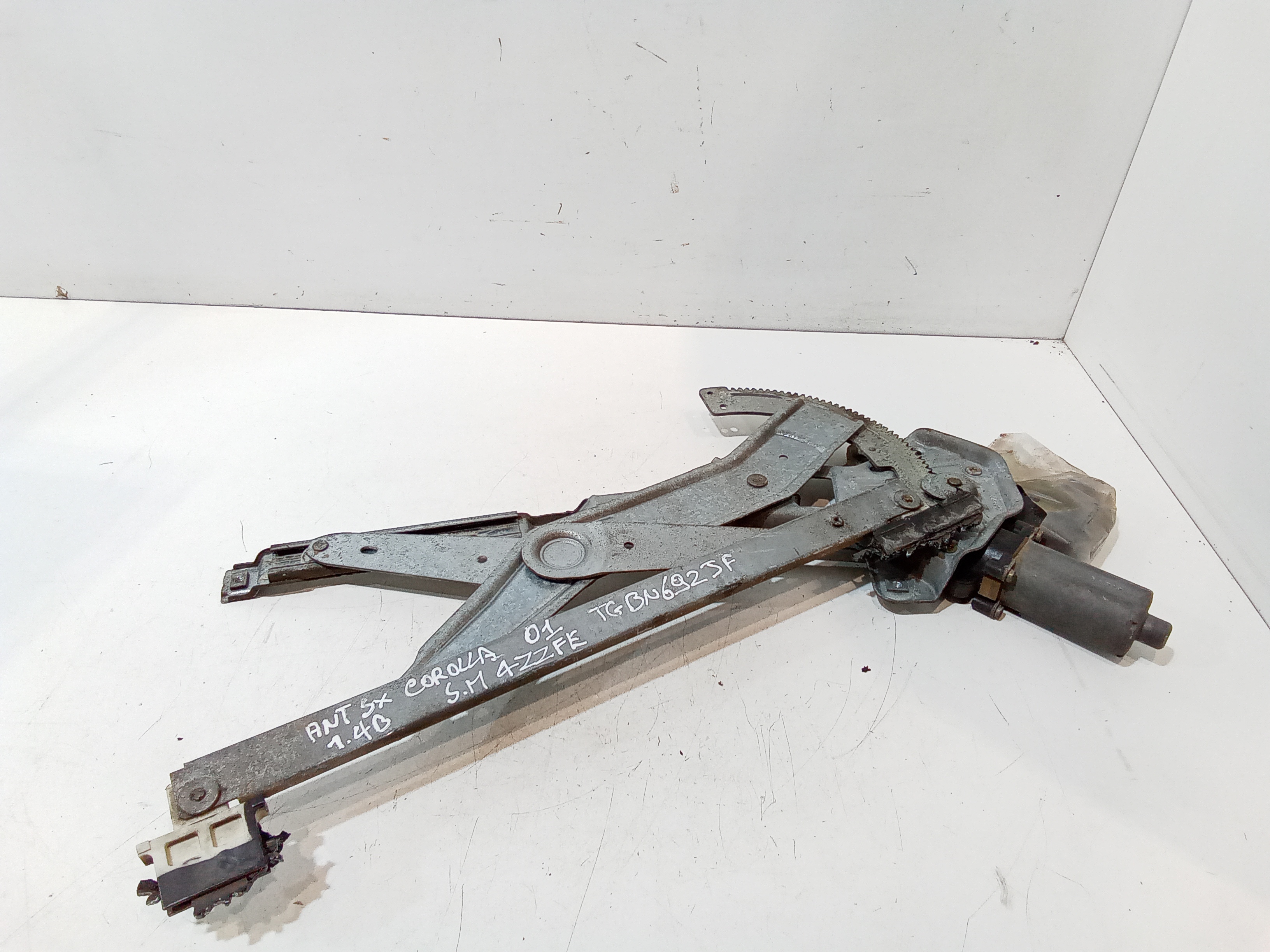 Cremagliera anteriore sinistra Guida per Toyota Corolla Berlina 2 Serie (2000 - 2002)