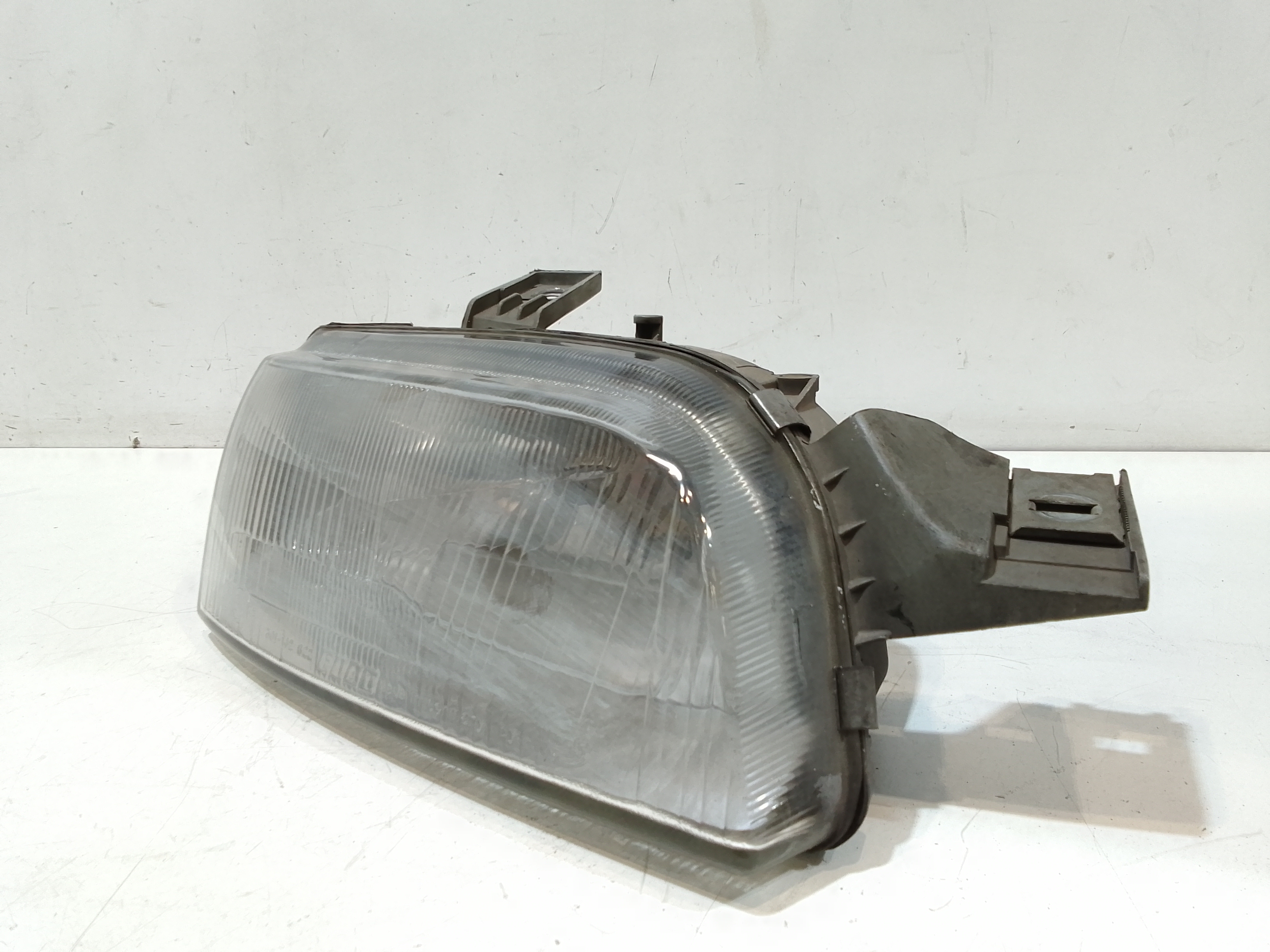 Faro anteriore Destro Passeggero per Fiat Punto Berlina 3p (1993 - 1999)