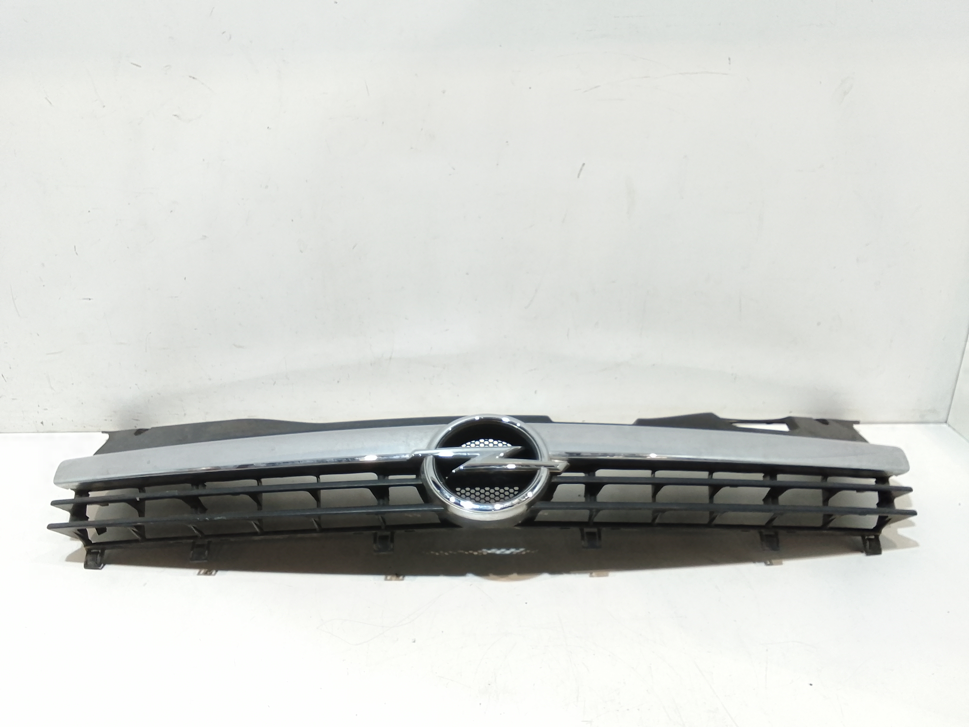 Mascherina anteriore per Opel Astra H Berlina (2004 - 2007)