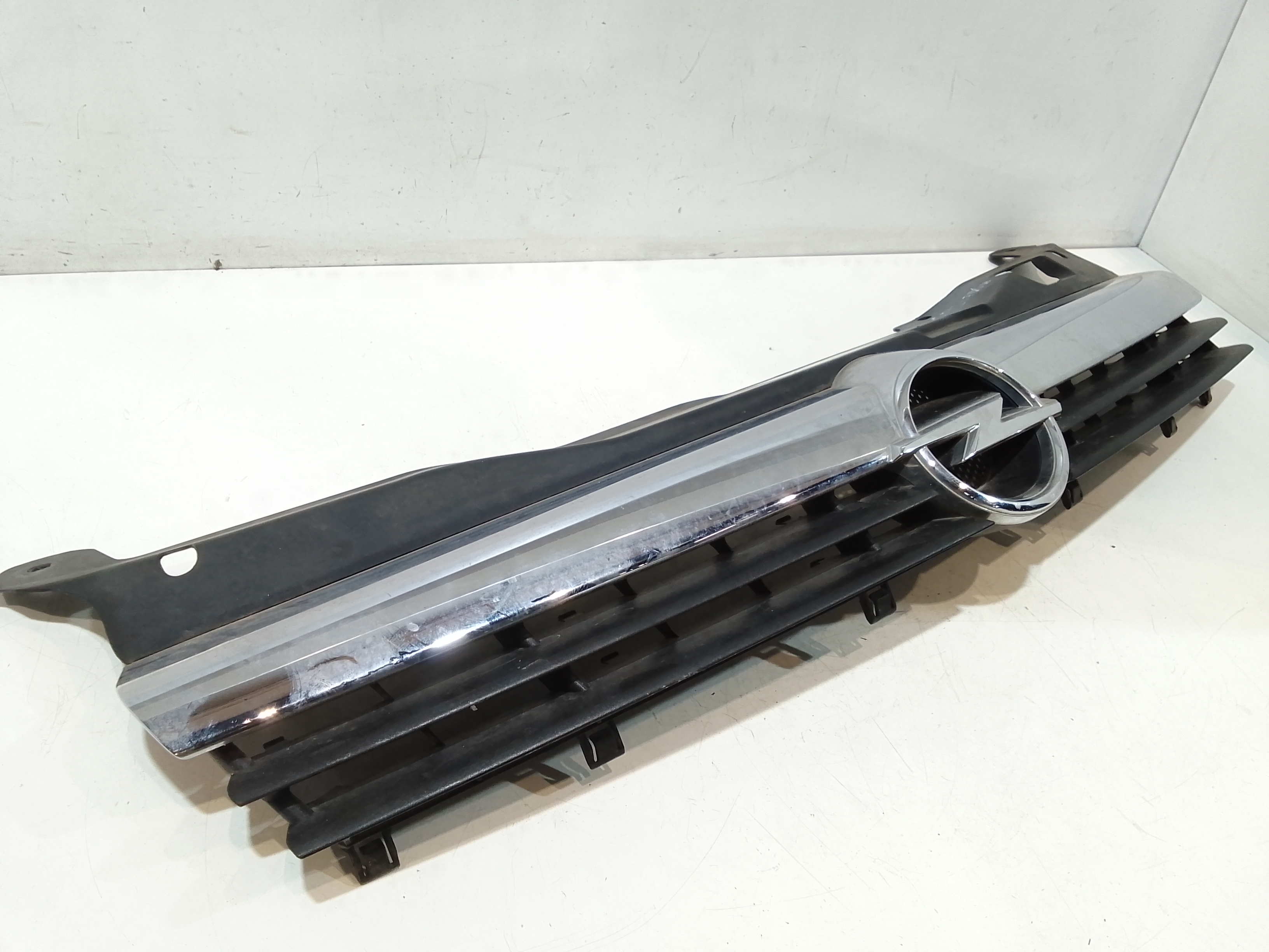 Mascherina anteriore per Opel Astra H Berlina (2004 - 2007)