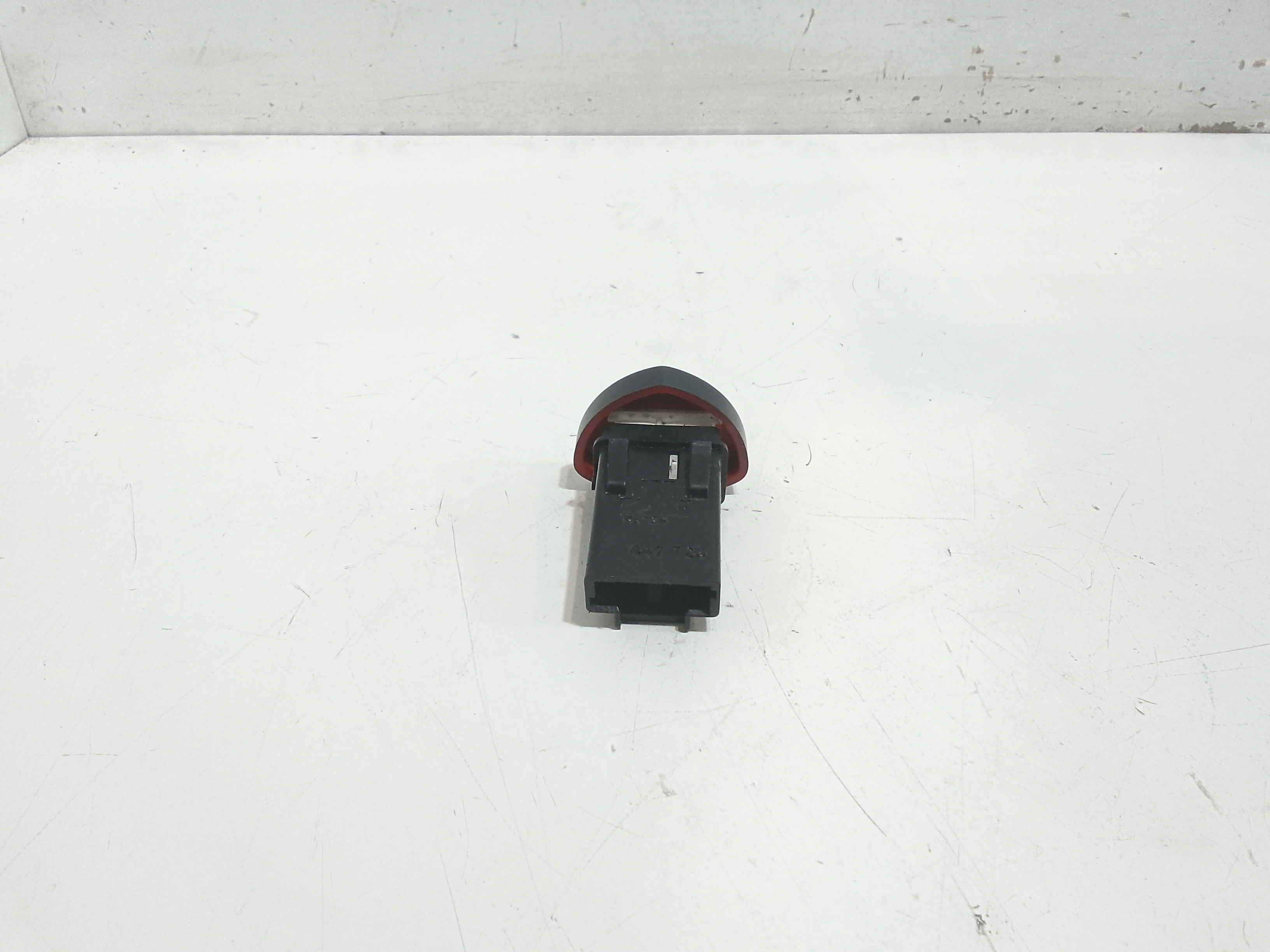 Pulsante luci di emergenza per Renault Clio Serie (01>05) (2001 - 2005)