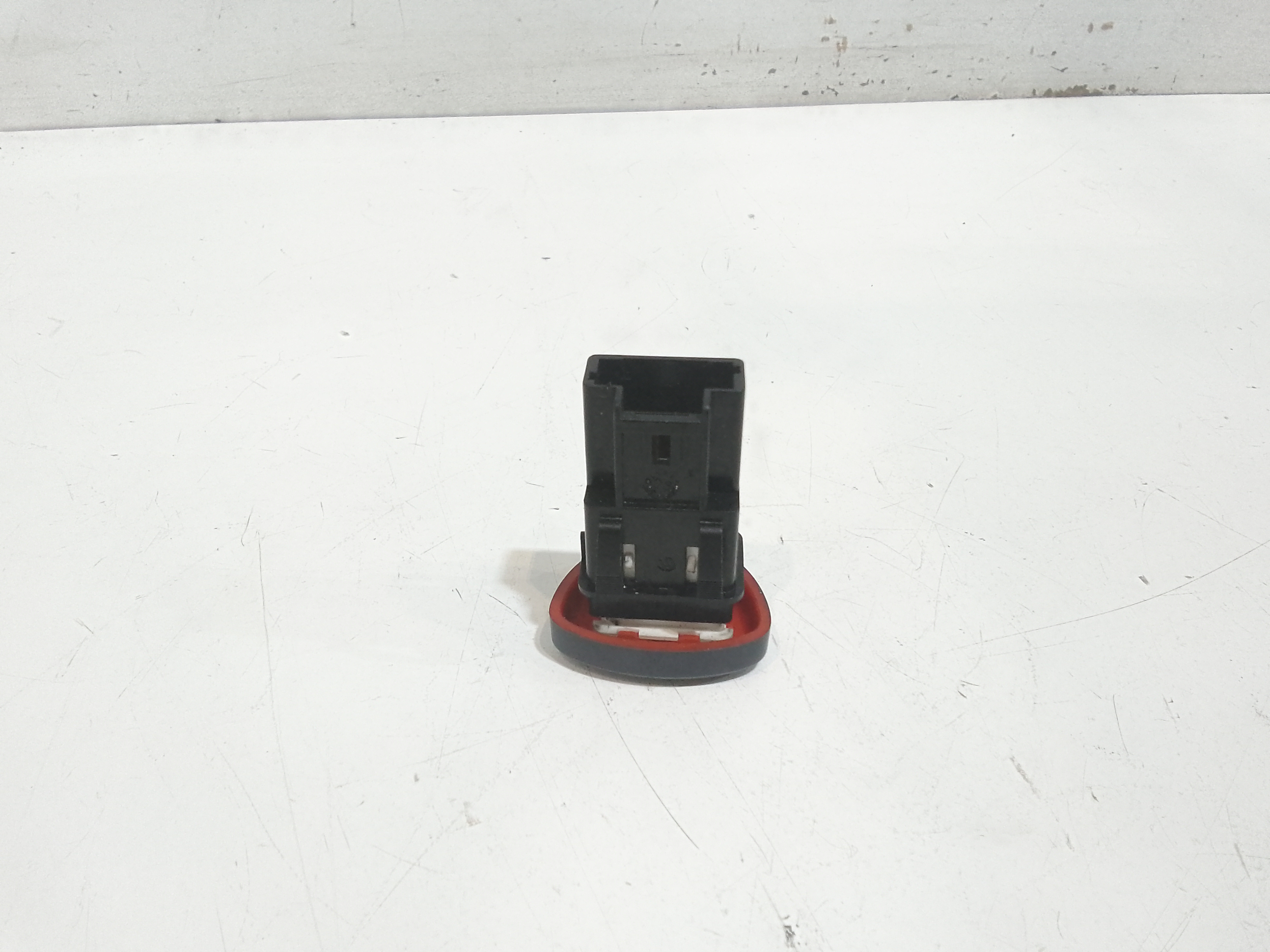 Pulsante luci di emergenza per Renault Clio Serie (01>05) (2001 - 2005)