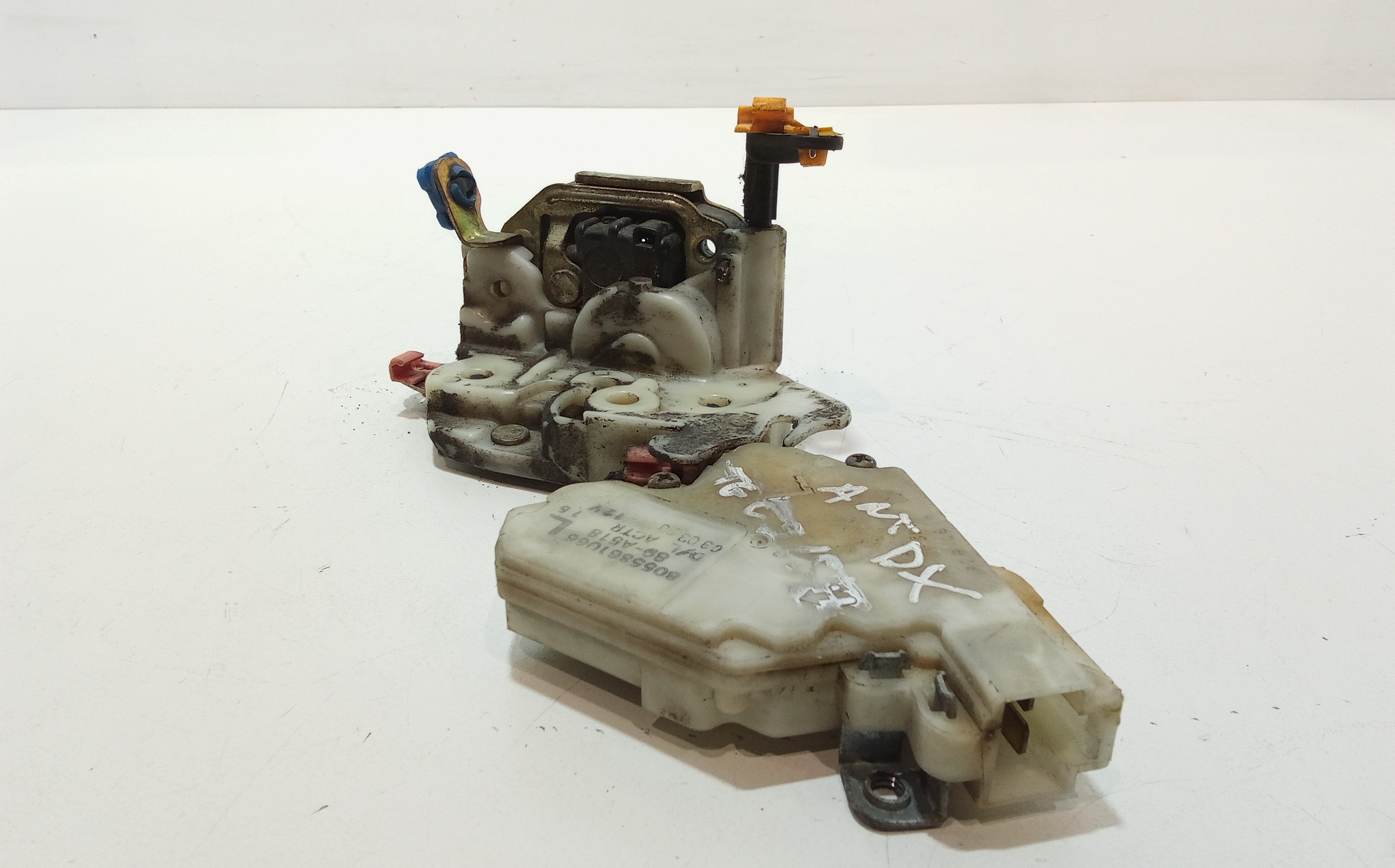 Serratura Anteriore Destra per Nissan Almera 2 Serie (2000 - 2003)