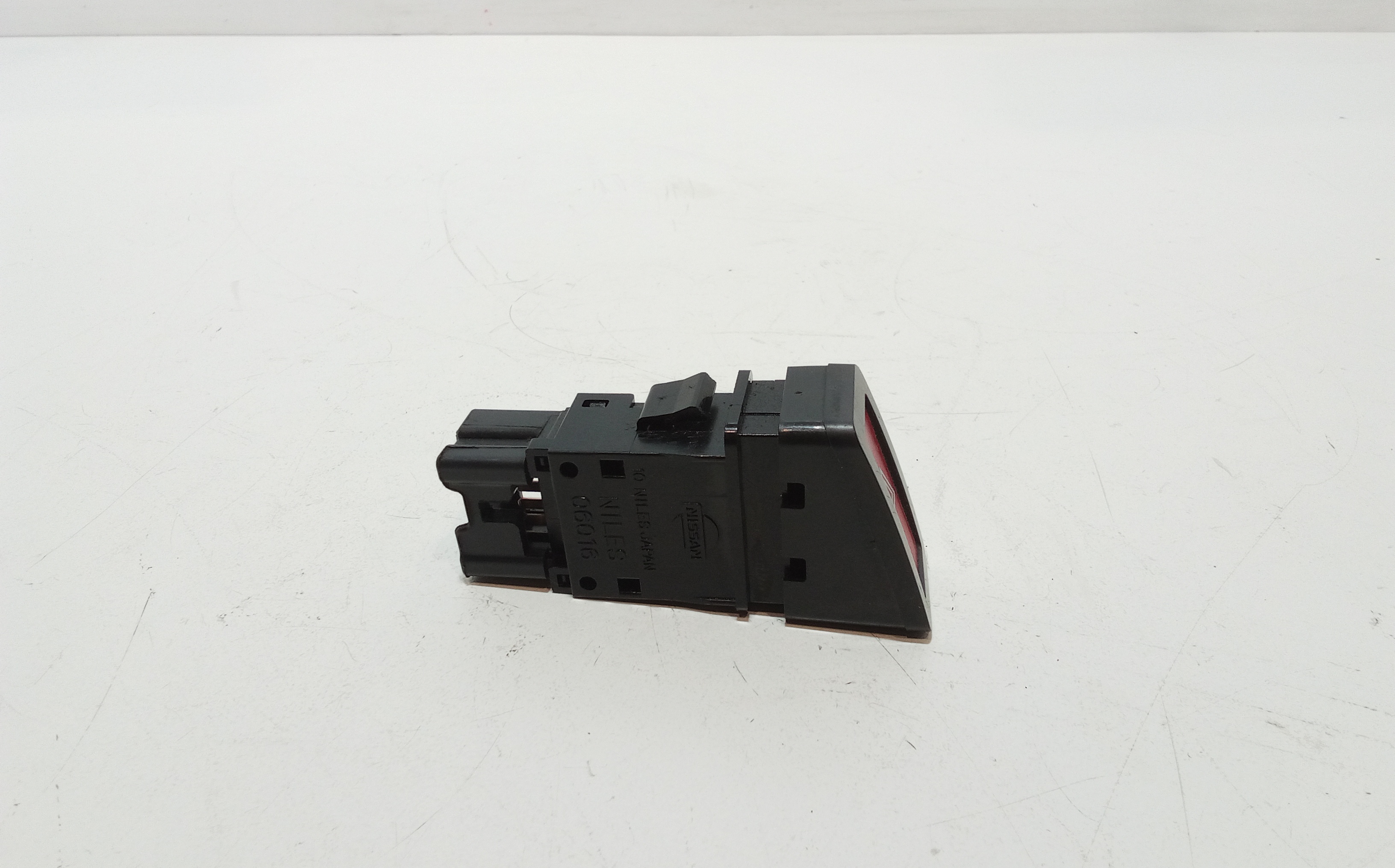 Pulsante luci di emergenza per Nissan Almera 3 Serie (2003 - 2006)