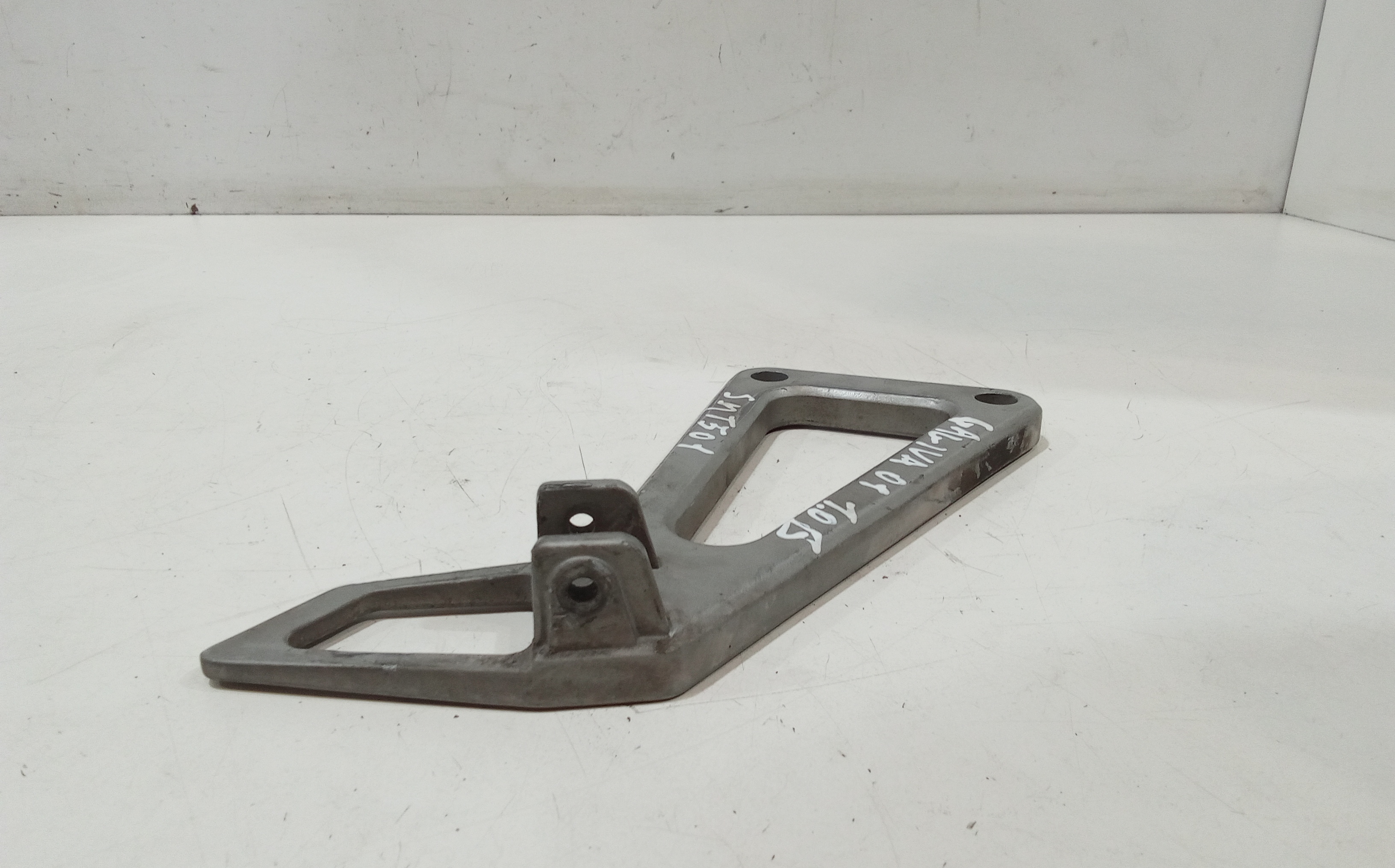 Staffa supporto pedalino posteriore destra per Cagiva Navigator 1000cc (2000 - 2005)