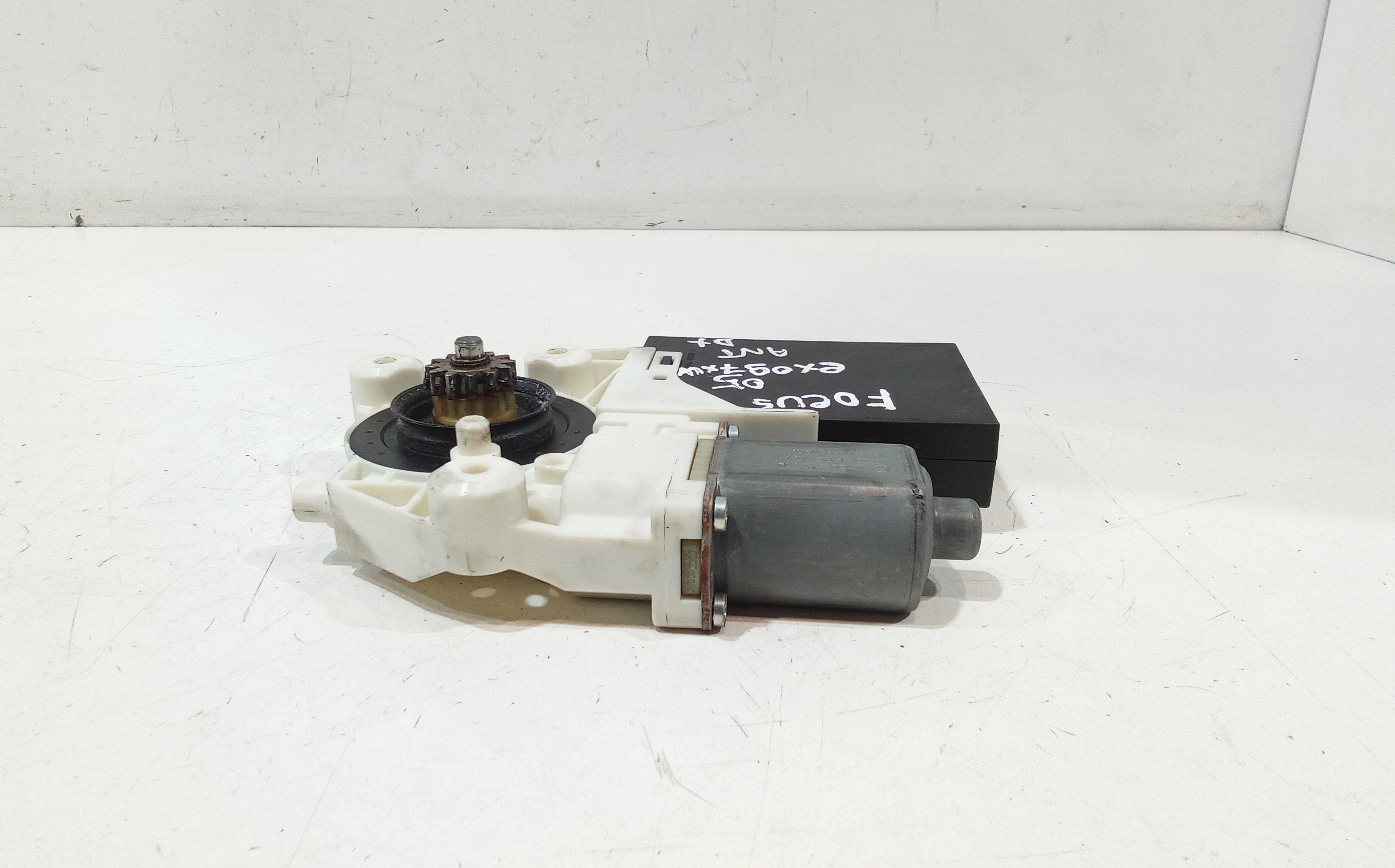 Motorino Alzavetro anteriore Sinistro per Ford Focus Berlina 3 Serie (2004 - 2008)