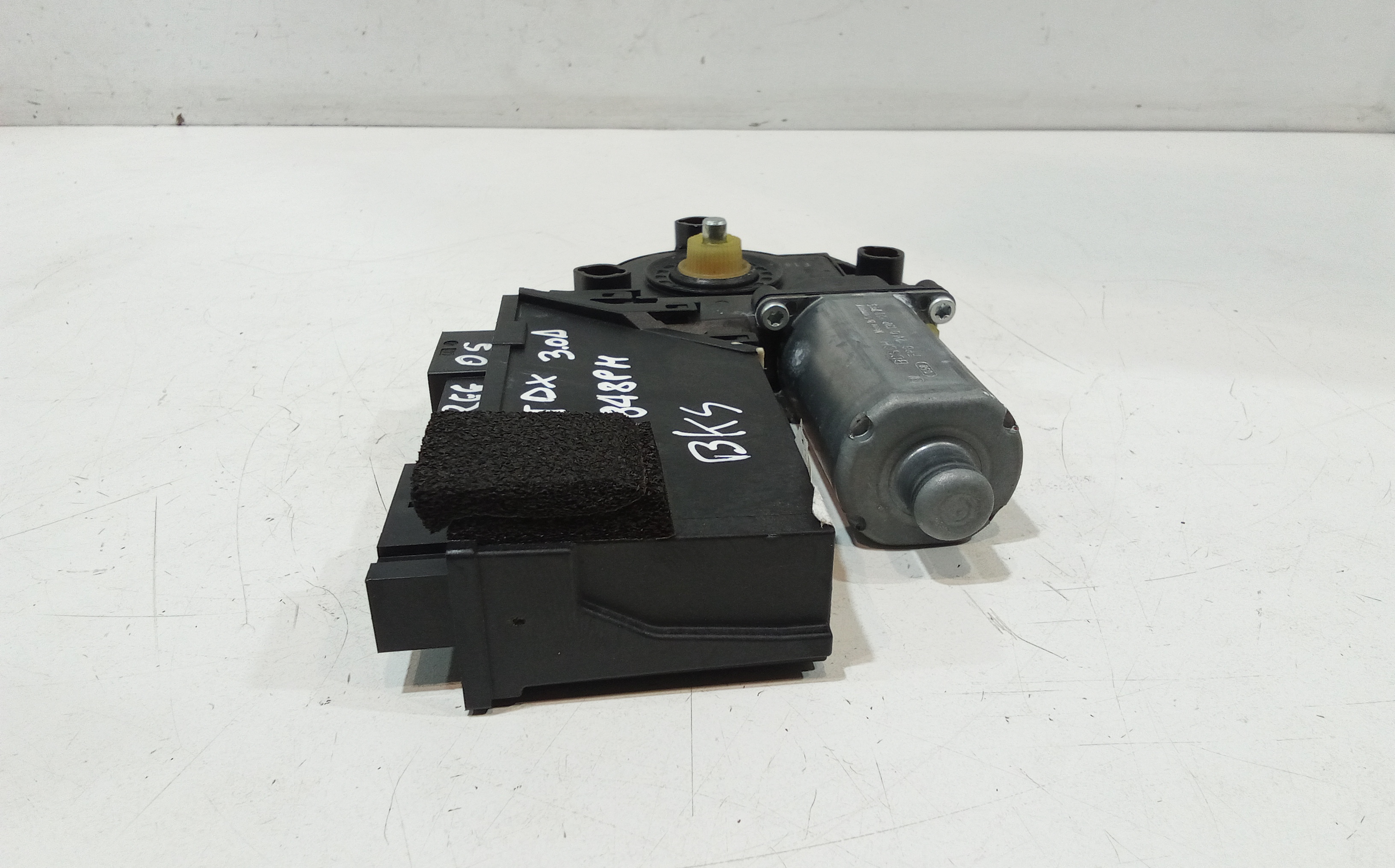 Motorino Alzavetro anteriore destra per Volkswagen Touareg 1 Serie (2002 - 2006)