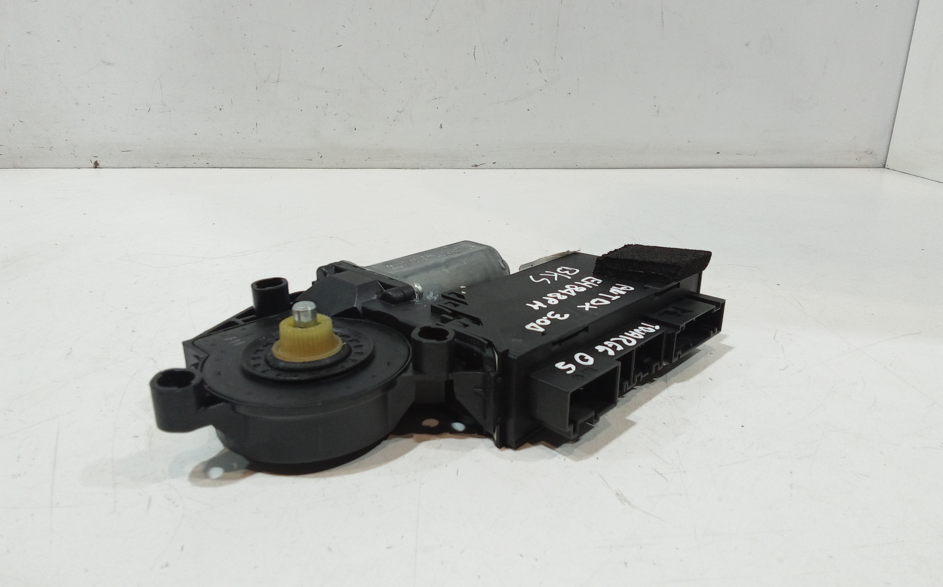 Motorino Alzavetro anteriore destra per Volkswagen Touareg 1 Serie (2002 - 2006)