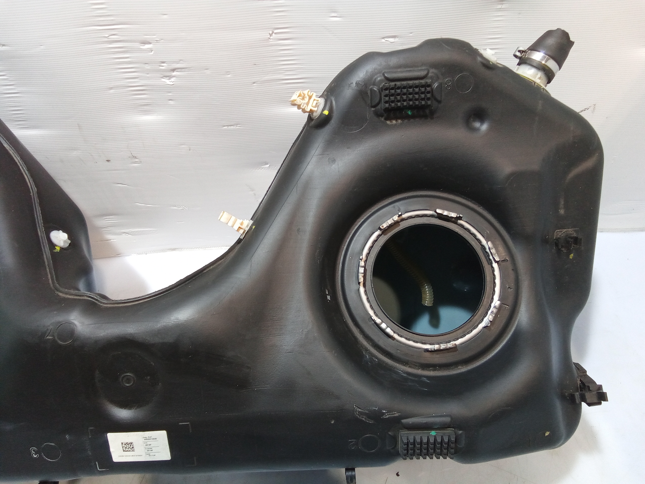 Serbatoio carburante per Alfa Romeo Stelvio Serie (949_) (16>) (2016 - In produzione)