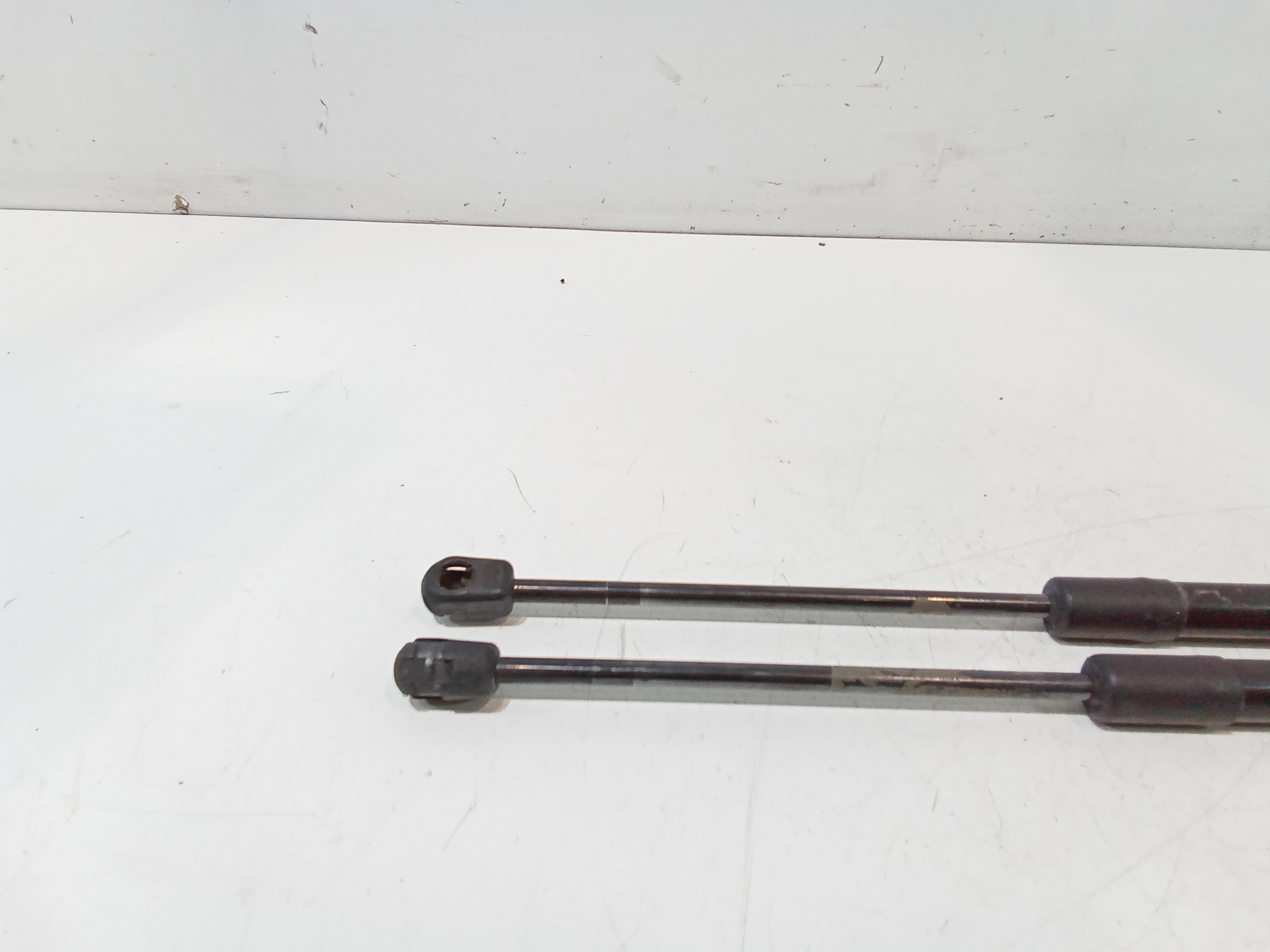 Pistoncini cofano Post. per Volkswagen Scirocco Serie (137) (08>14) (2008 - 2014)