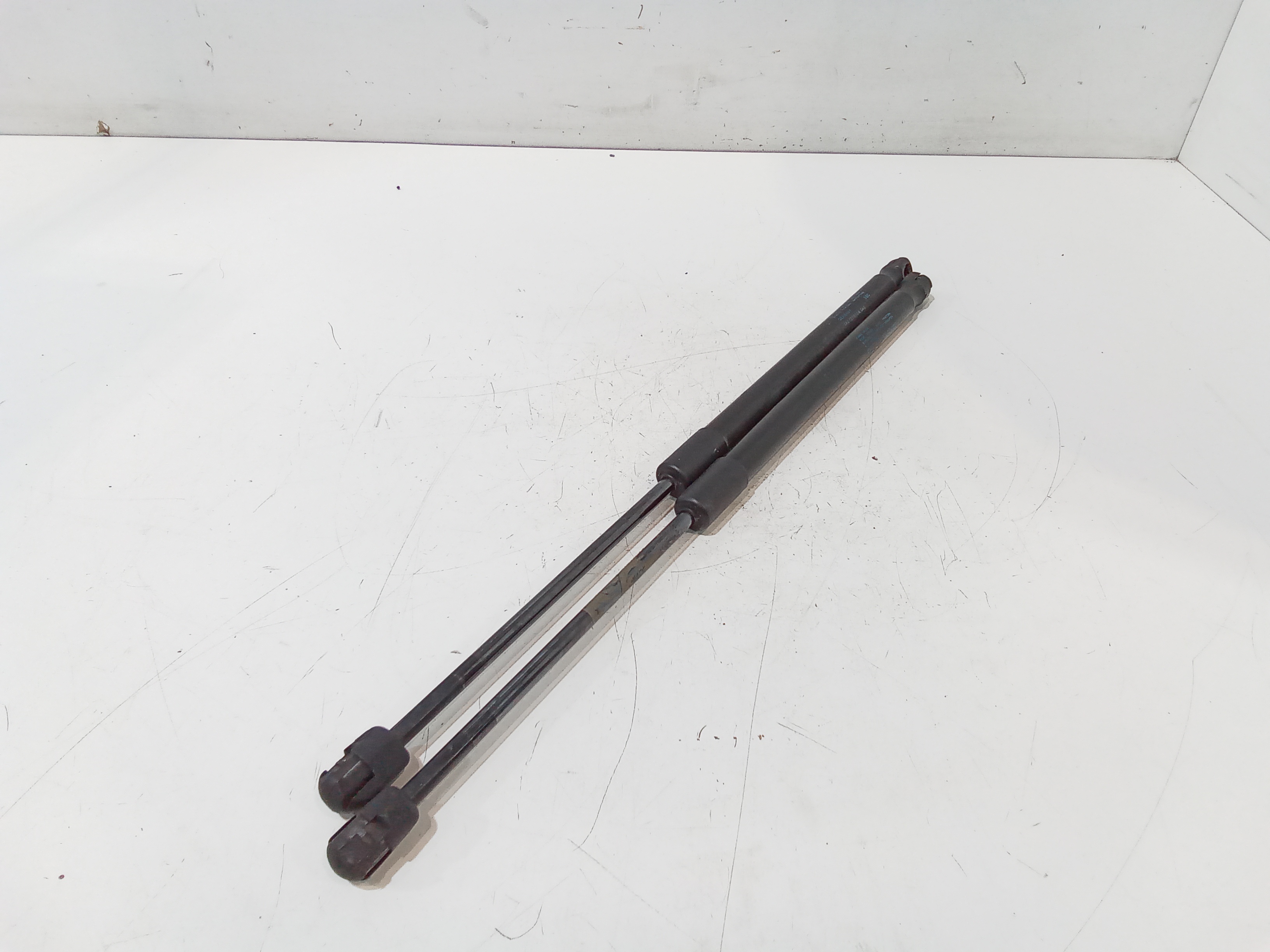 Pistoncini cofano Post. per Volkswagen Scirocco Serie (137) (08>14) (2008 - 2014)