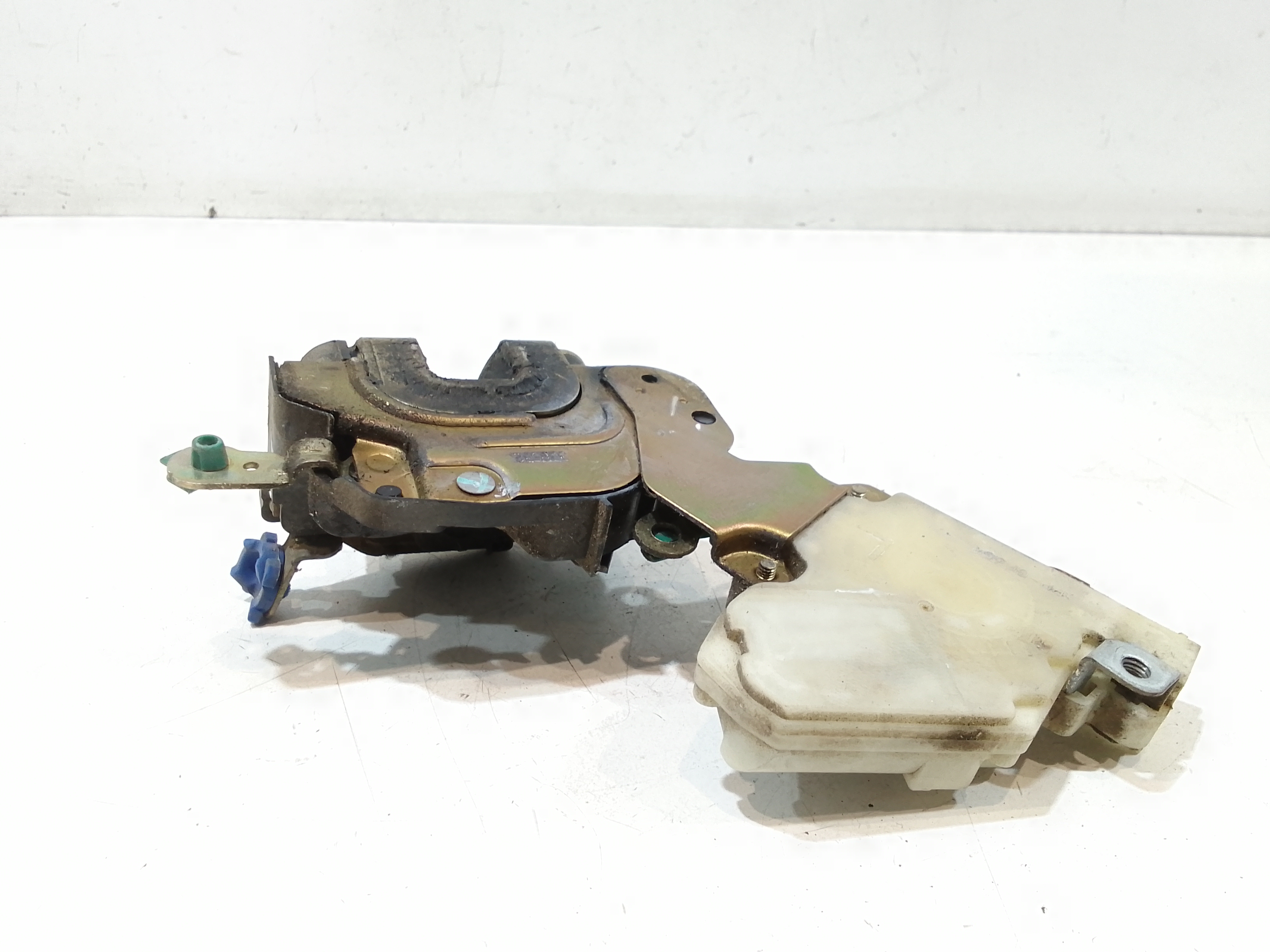 Serratura Anteriore Destra per Nissan Almera 2 Serie (2000 - 2003)