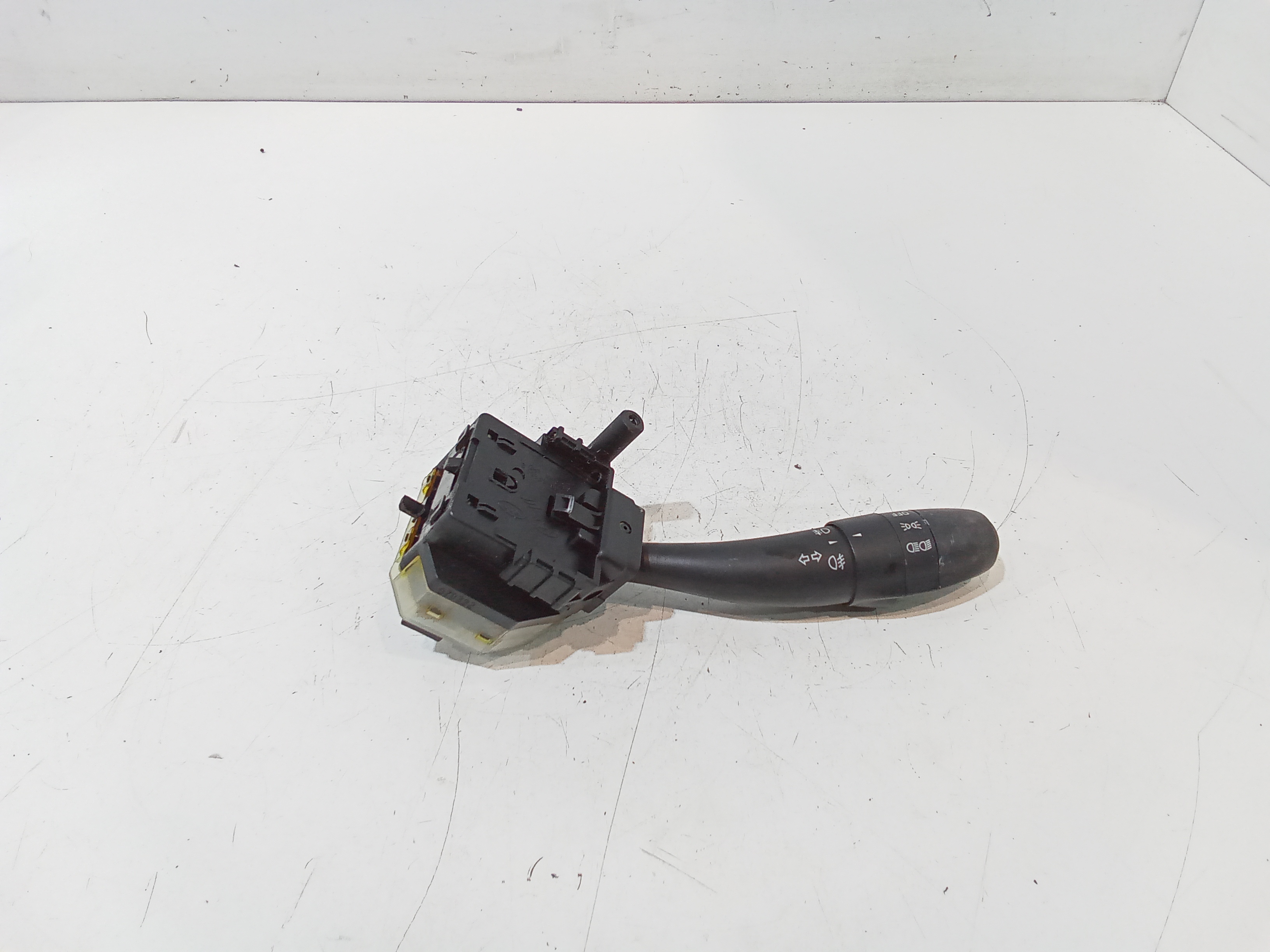 Devioluci sinistro per Kia Cee d 1 Serie (2006 - 2012)