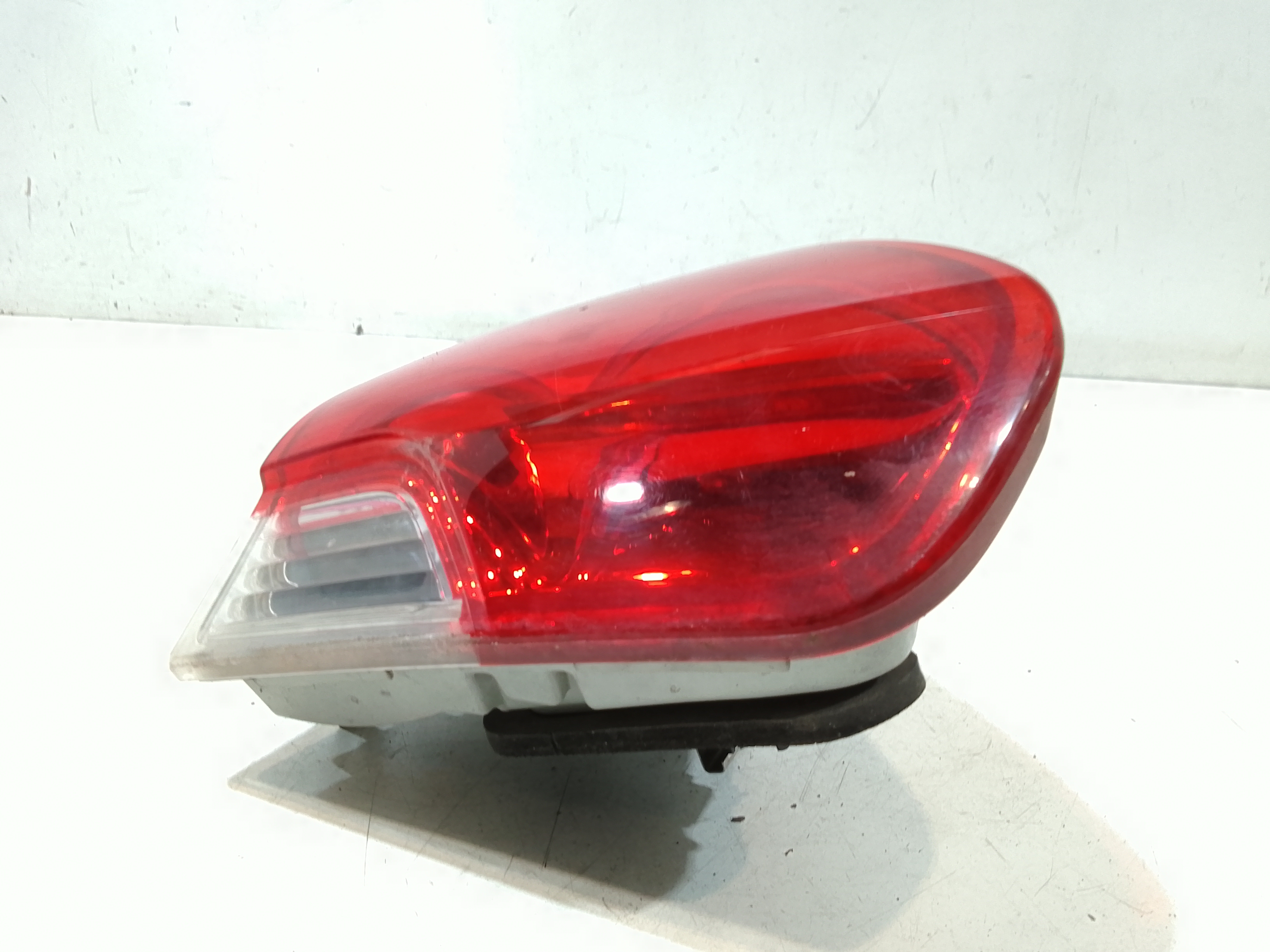 Stop posteriore sinistro a led integrato nel portello per Peugeot 2008 1 Serie (2013 - In produzione)