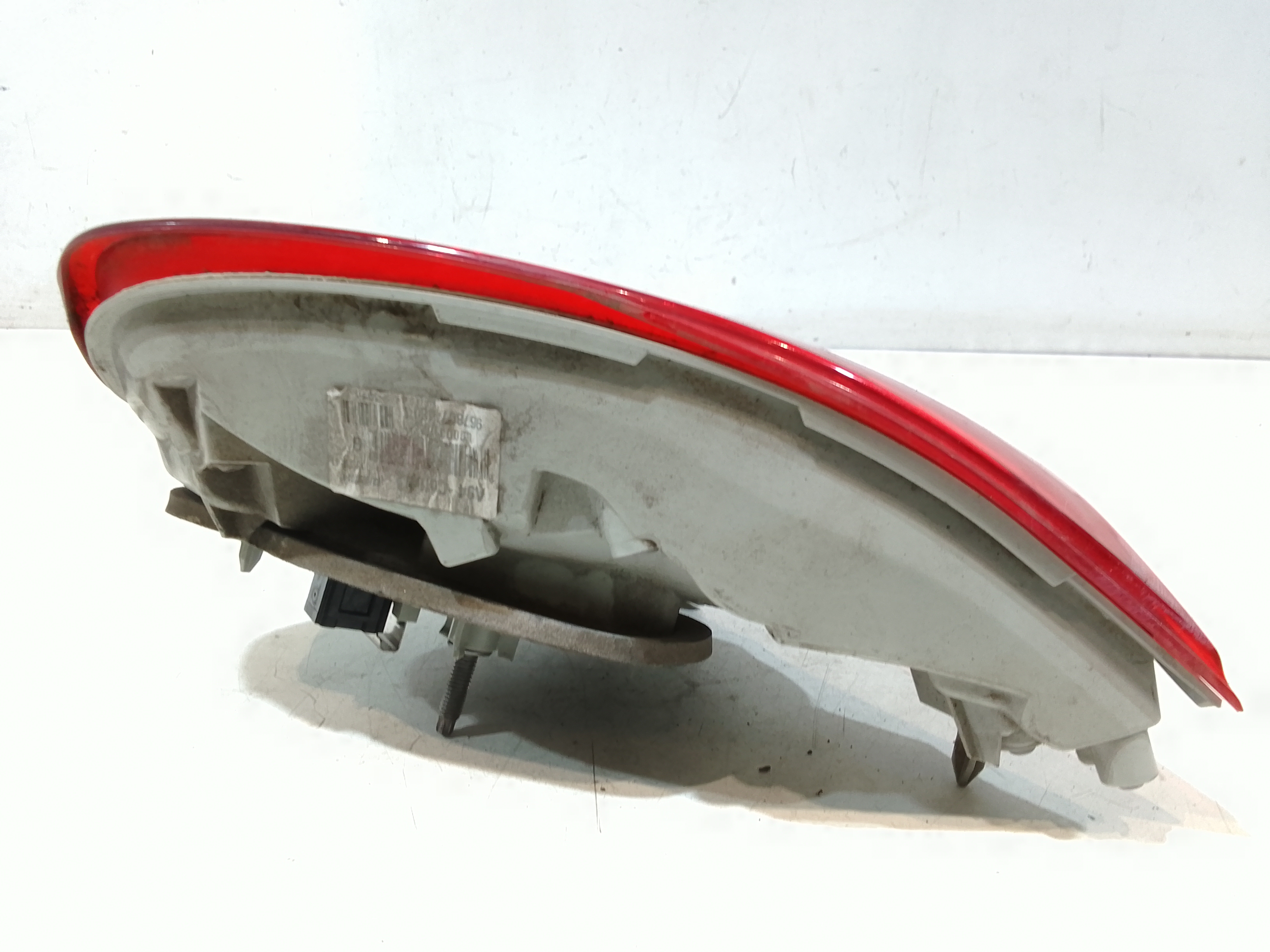 Stop posteriore sinistro a led integrato nel portello per Peugeot 2008 1 Serie (2013 - In produzione)