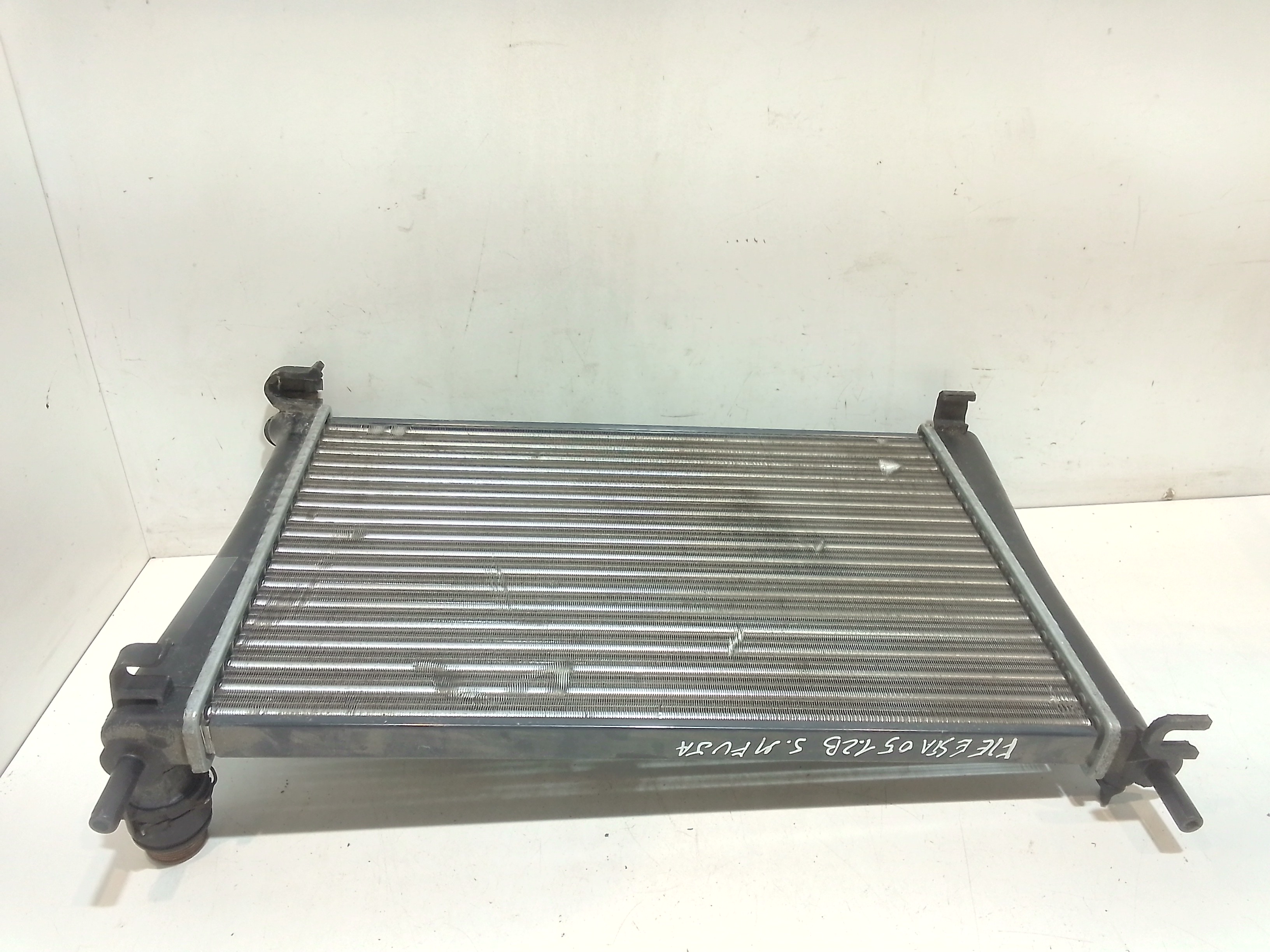 Radiatore acqua per Ford Fiesta 5 Serie (2005 - 2008)