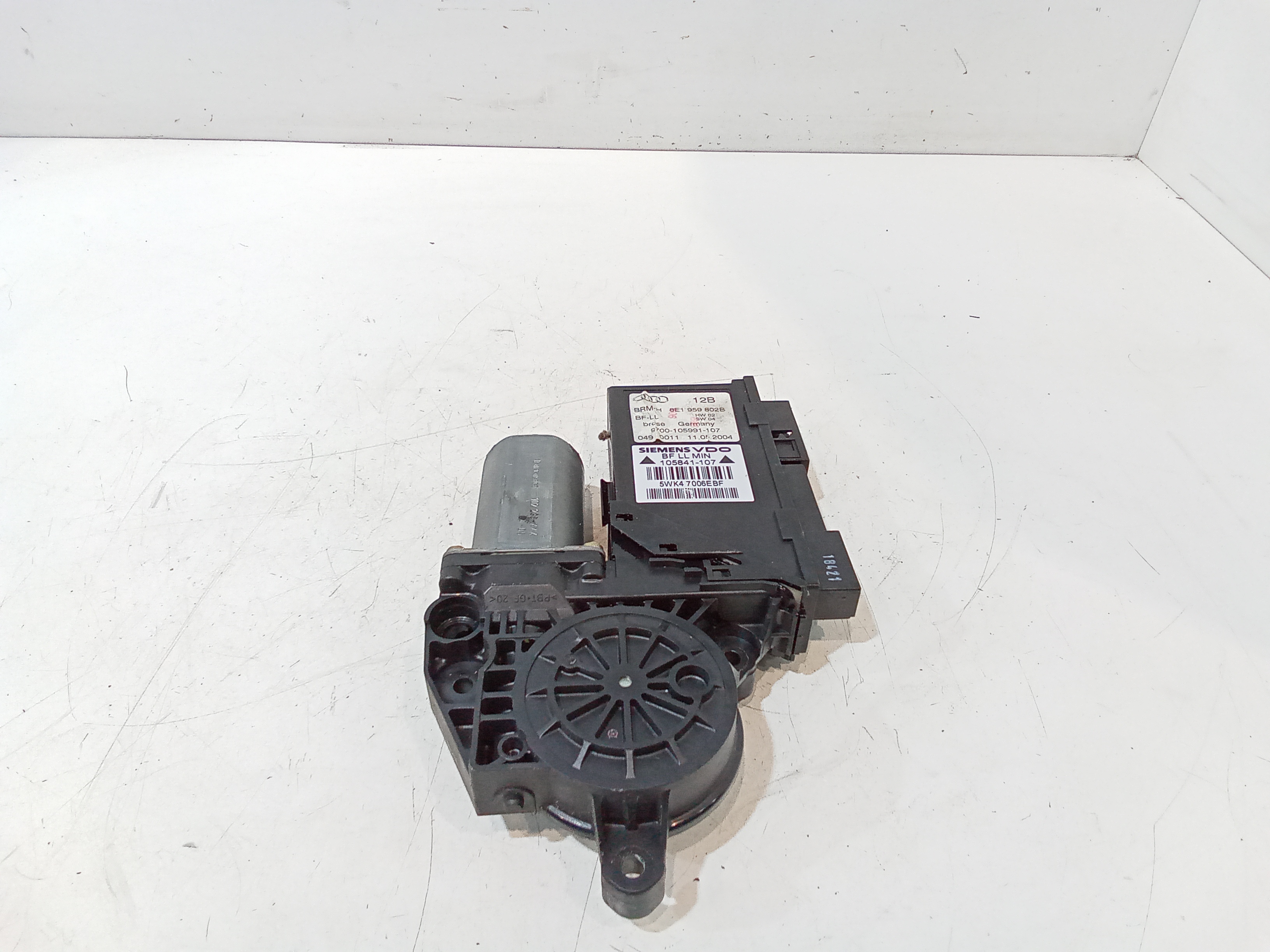 Motorino Alzavetro anteriore destra per Audi A4 Avant (8ed) (04>08) (2004 - 2008)