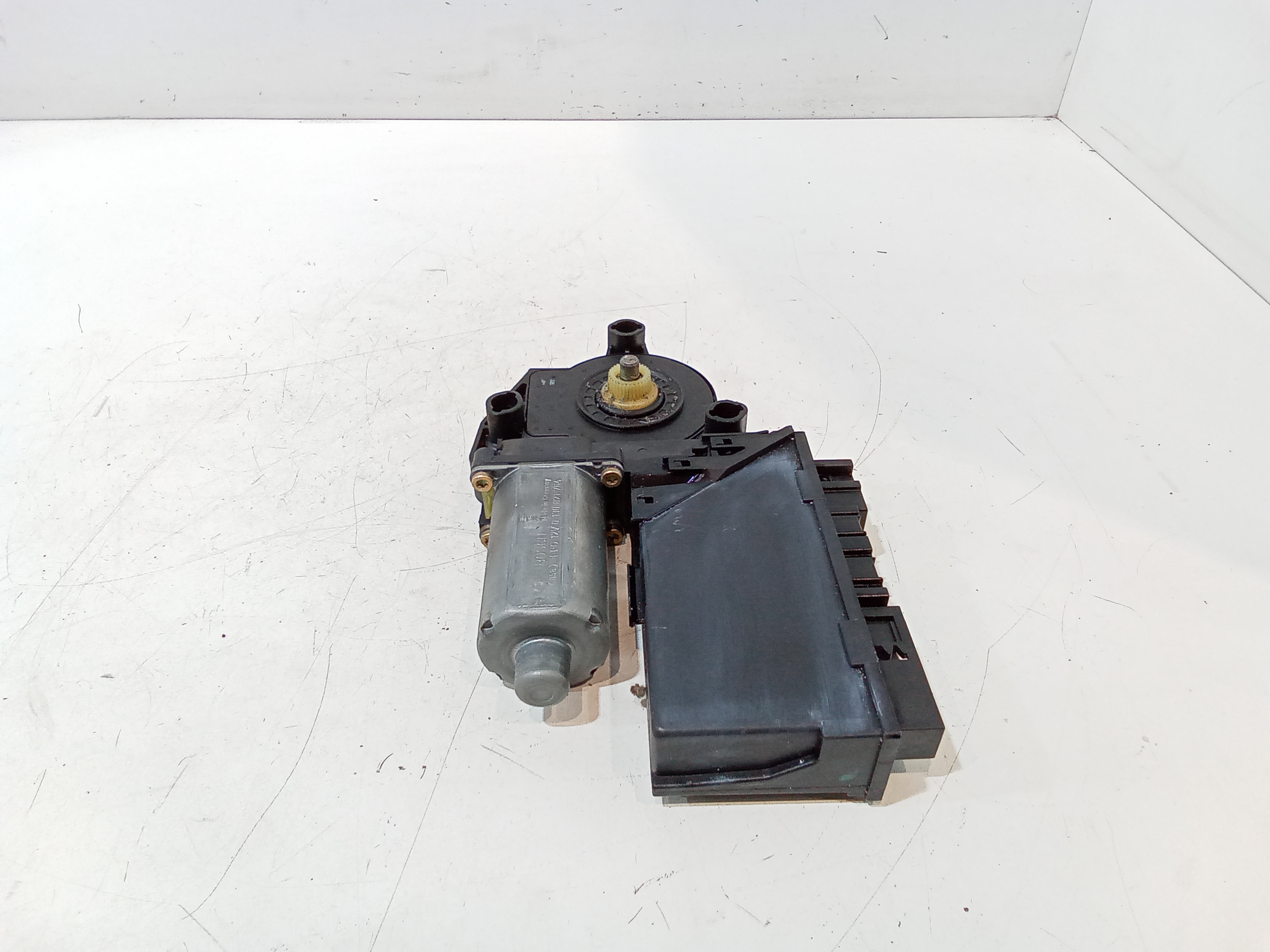 Motorino Alzavetro anteriore destra per Audi A4 Avant (8ed) (04>08) (2004 - 2008)