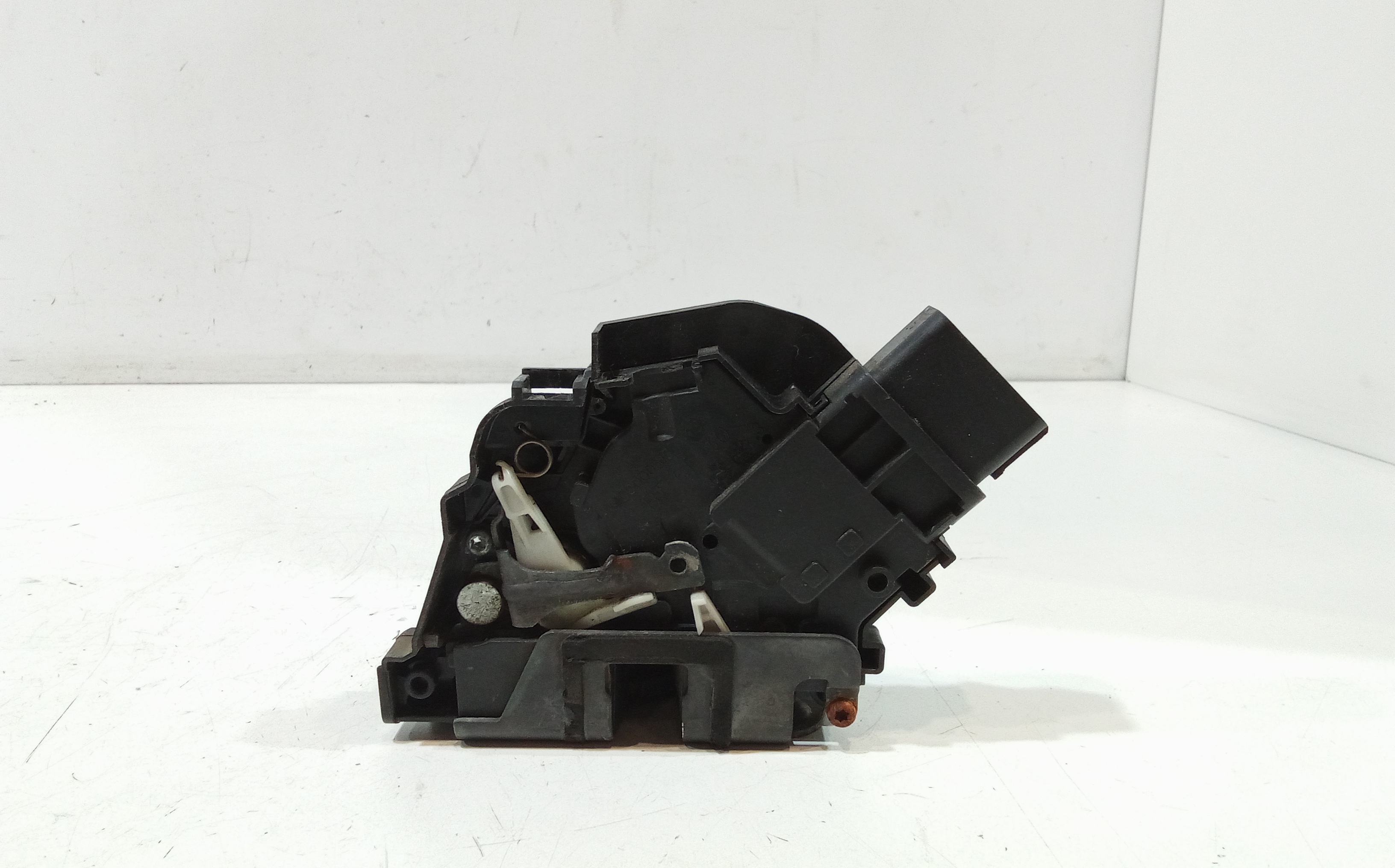 Serratura Anteriore Sinistra per Ford Focus Berlina 4 Serie (2008 - 2011)