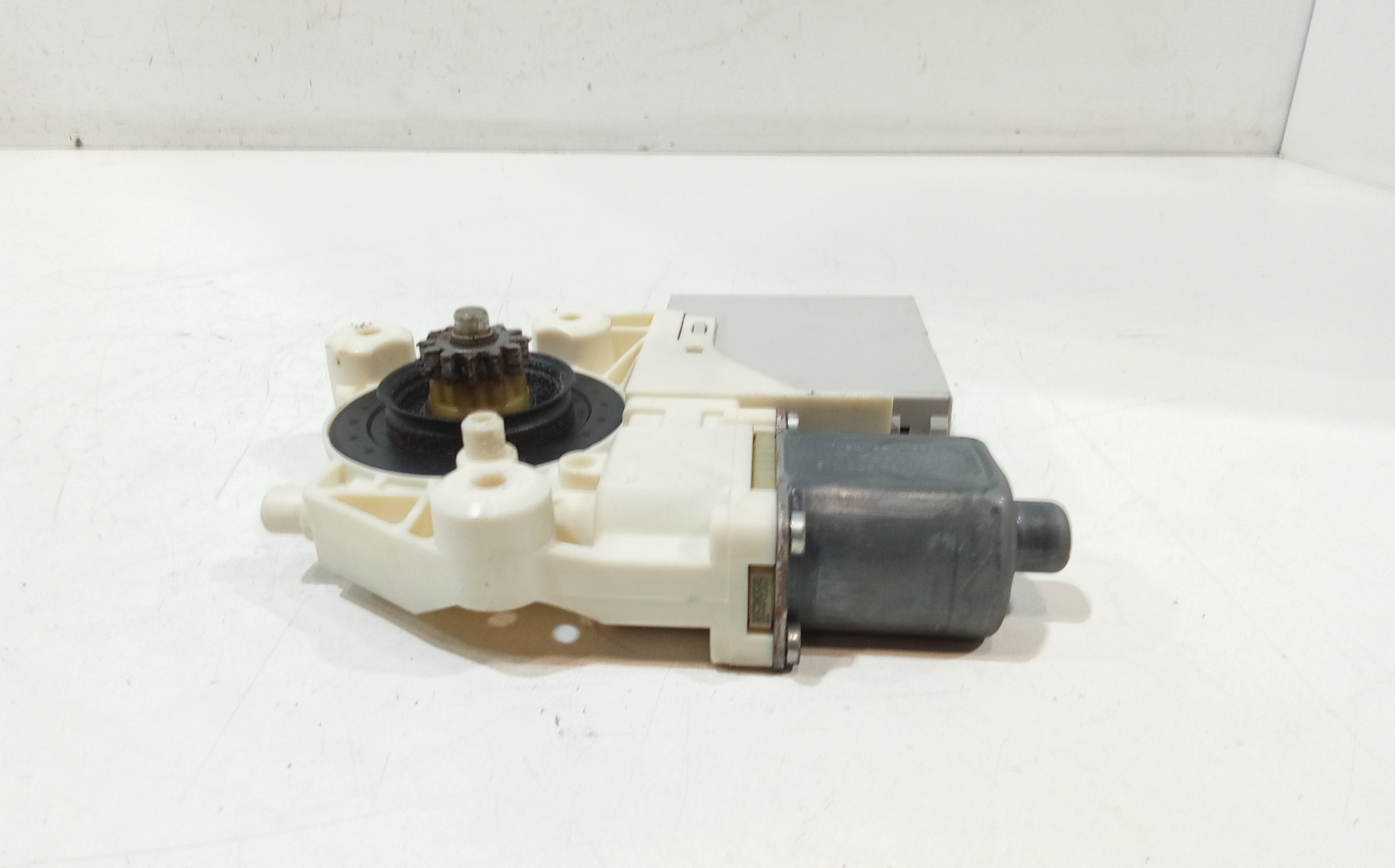 Motorino Alzavetro posteriore destra per Ford Focus Berlina 4 Serie (2008 - 2011)