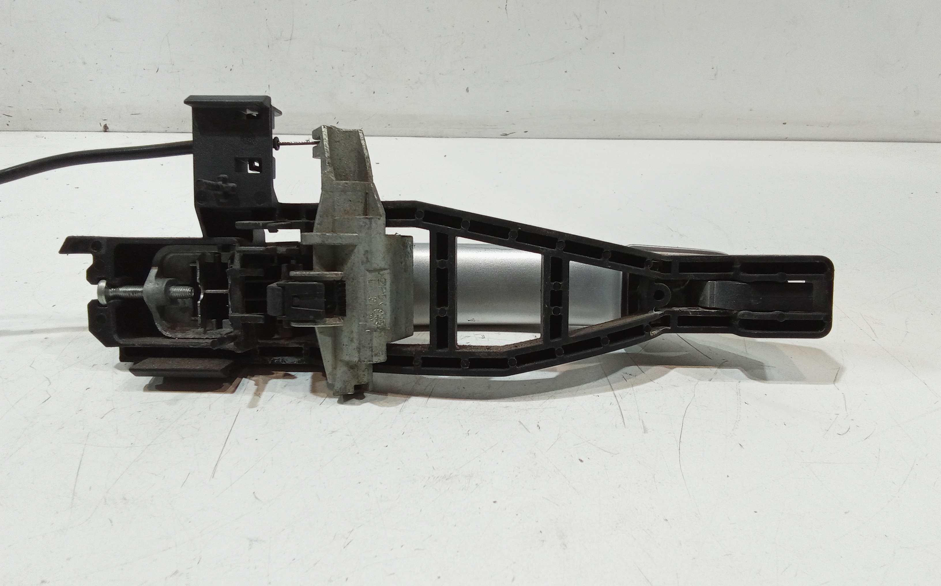 Maniglia esterna Posteriore Sinistra per Ford Focus Berlina 4 Serie (2008 - 2011)