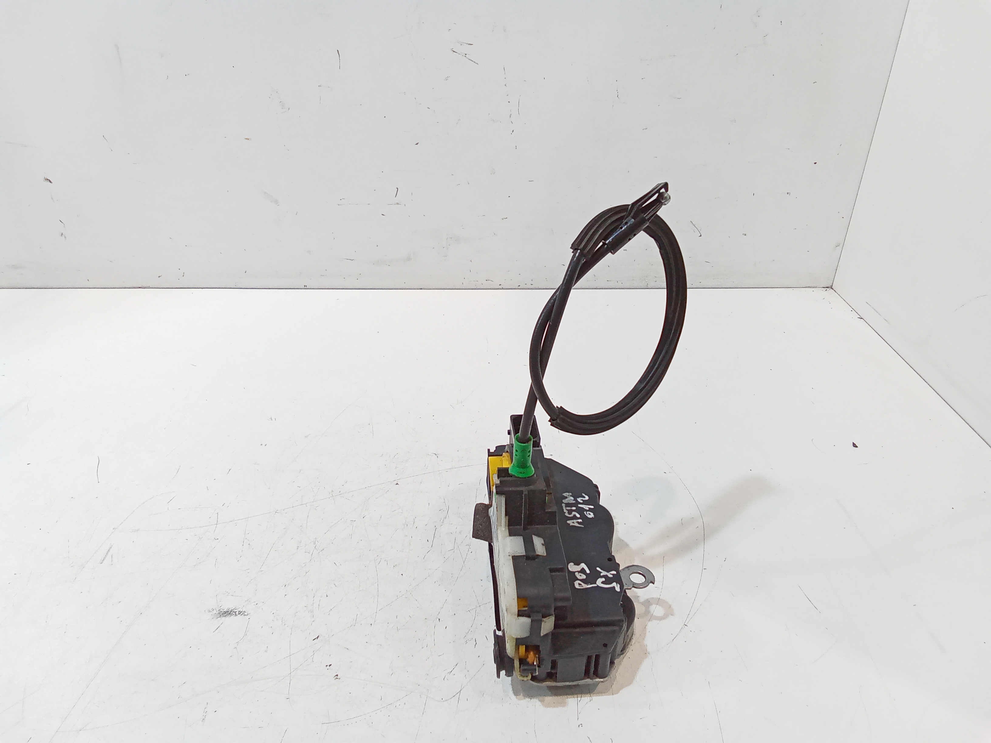 Serratura Anteriore Sinistra per Opel Astra J 2 Serie (2011 - In produzione)