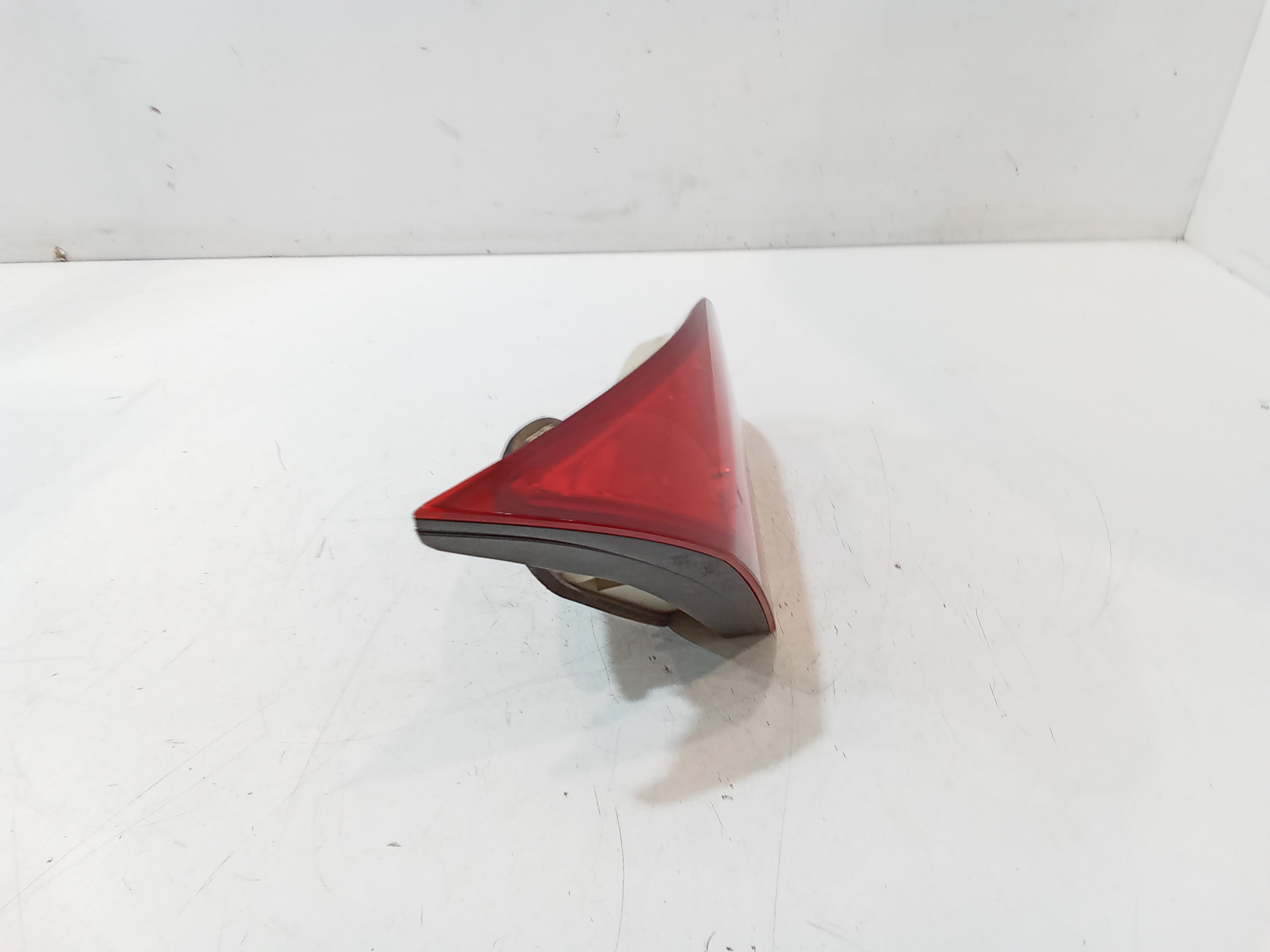 Stop Posteriore Sinistro Integrato nel Portello per Opel Astra J 2 Serie (2011 - In produzione)