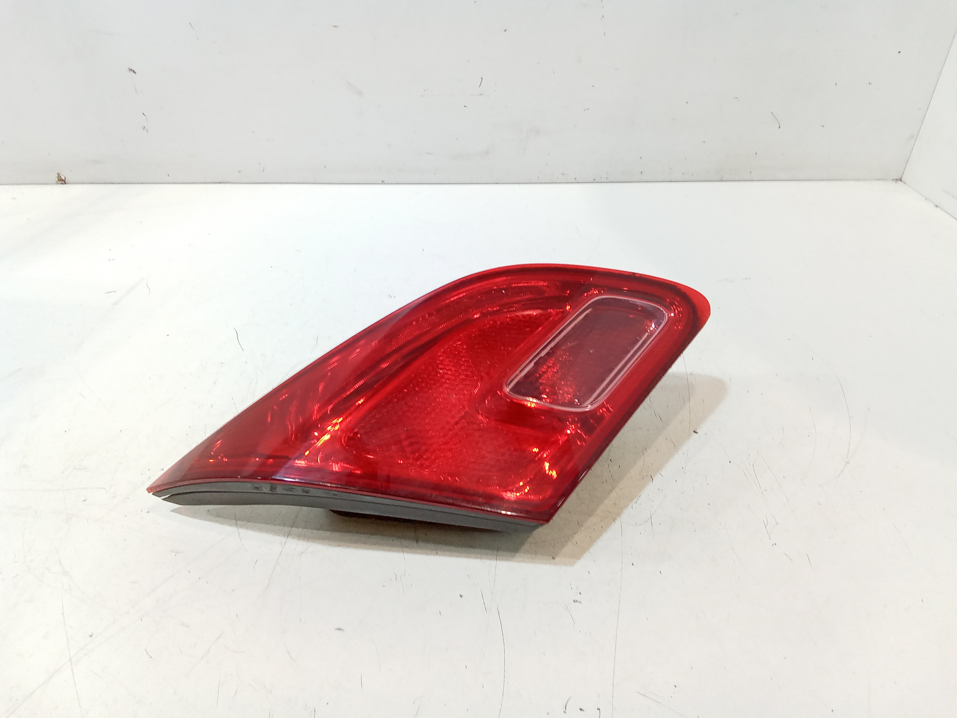 Stop Posteriore Sinistro Integrato nel Portello per Opel Astra J 2 Serie (2011 - In produzione)