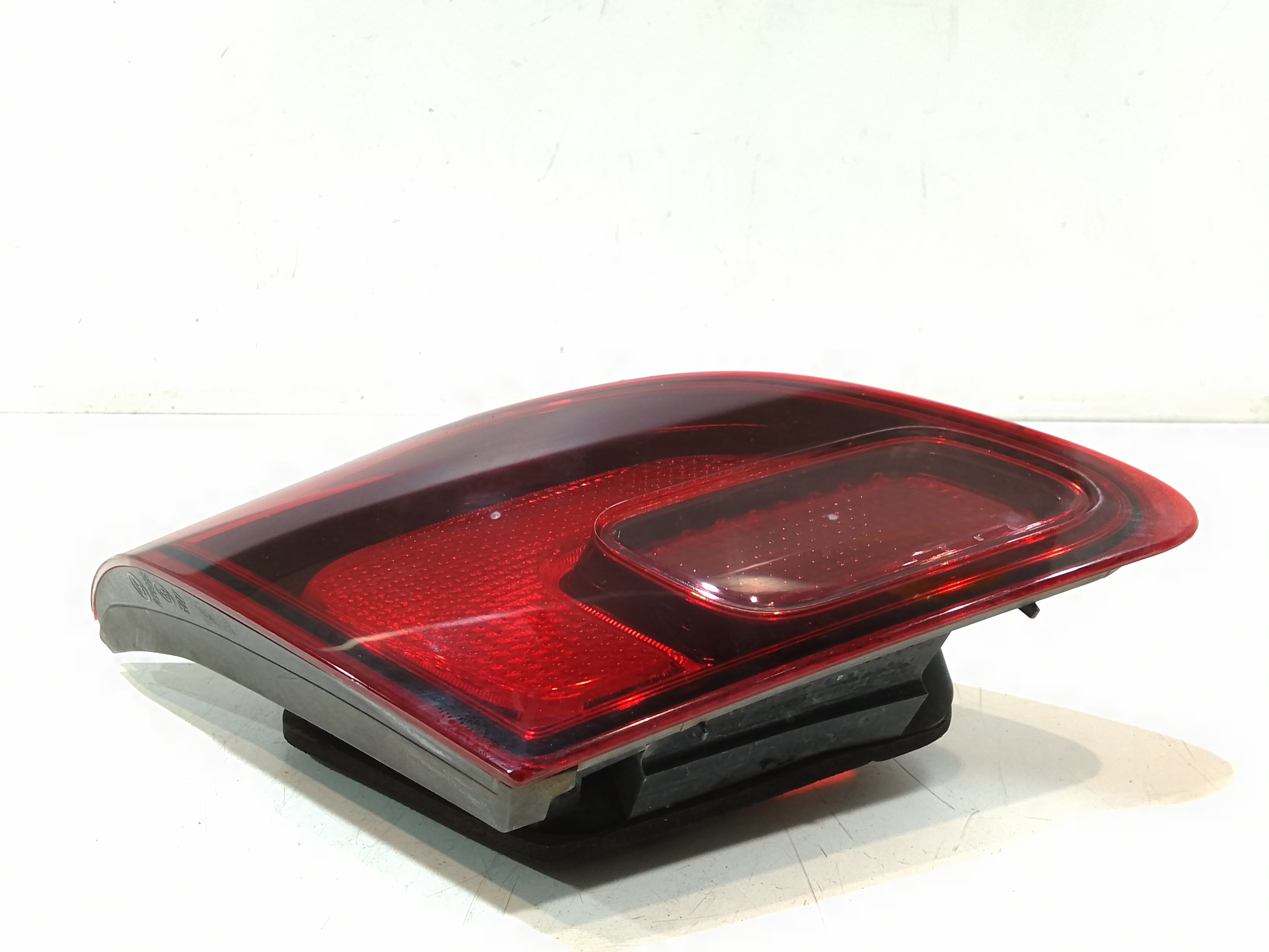 Stop Posteriore Sinistro Integrato nel Portello per Opel Astra J (2009 - In produzione)