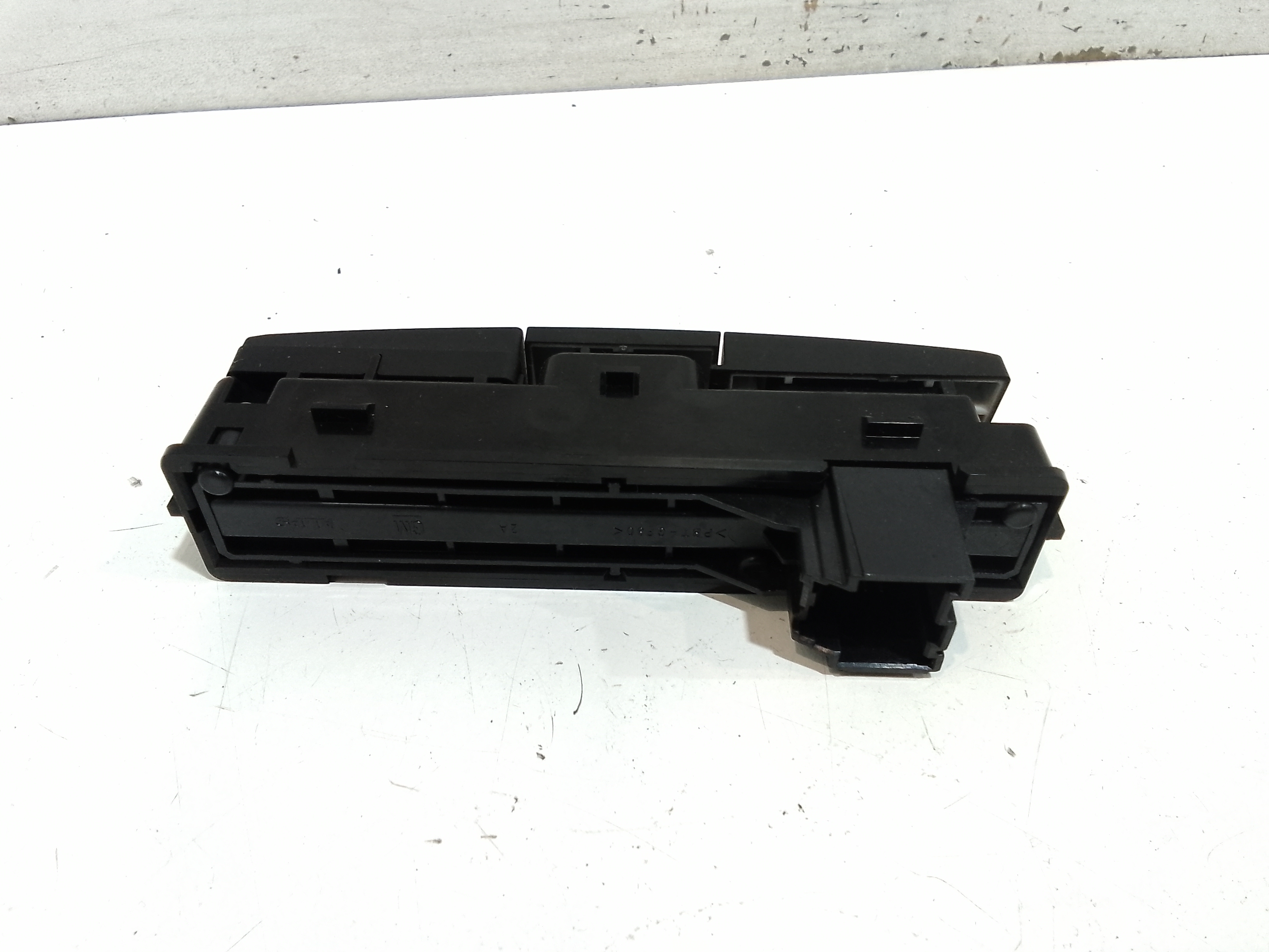 Pulsante luci di emergenza per Opel Astra J 2 Serie (2011 - In produzione)