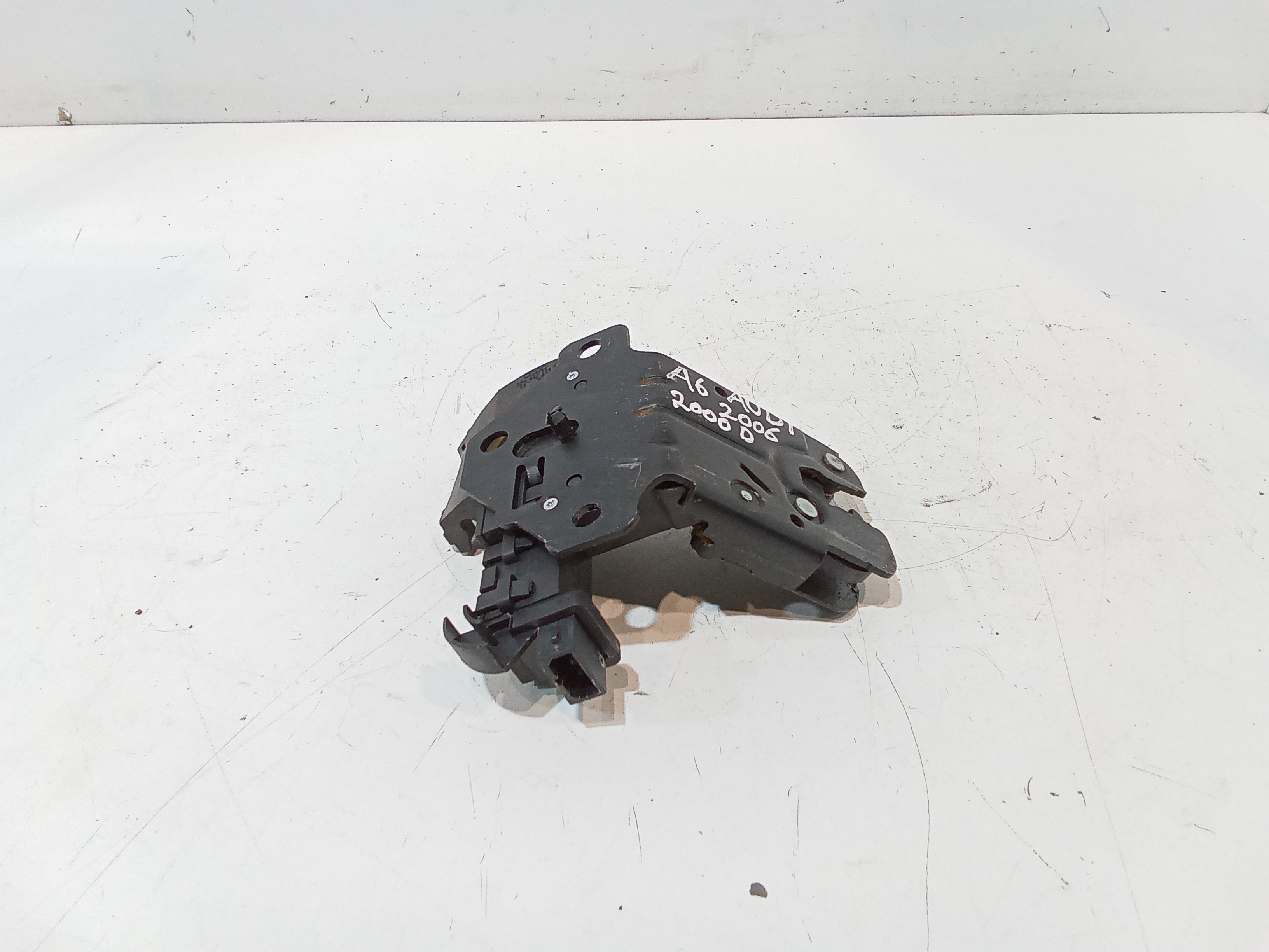 Serratura Cofano Posteriore per Audi A6 Avant Serie C6 (4f5) (04>12) (2004 - 2012)