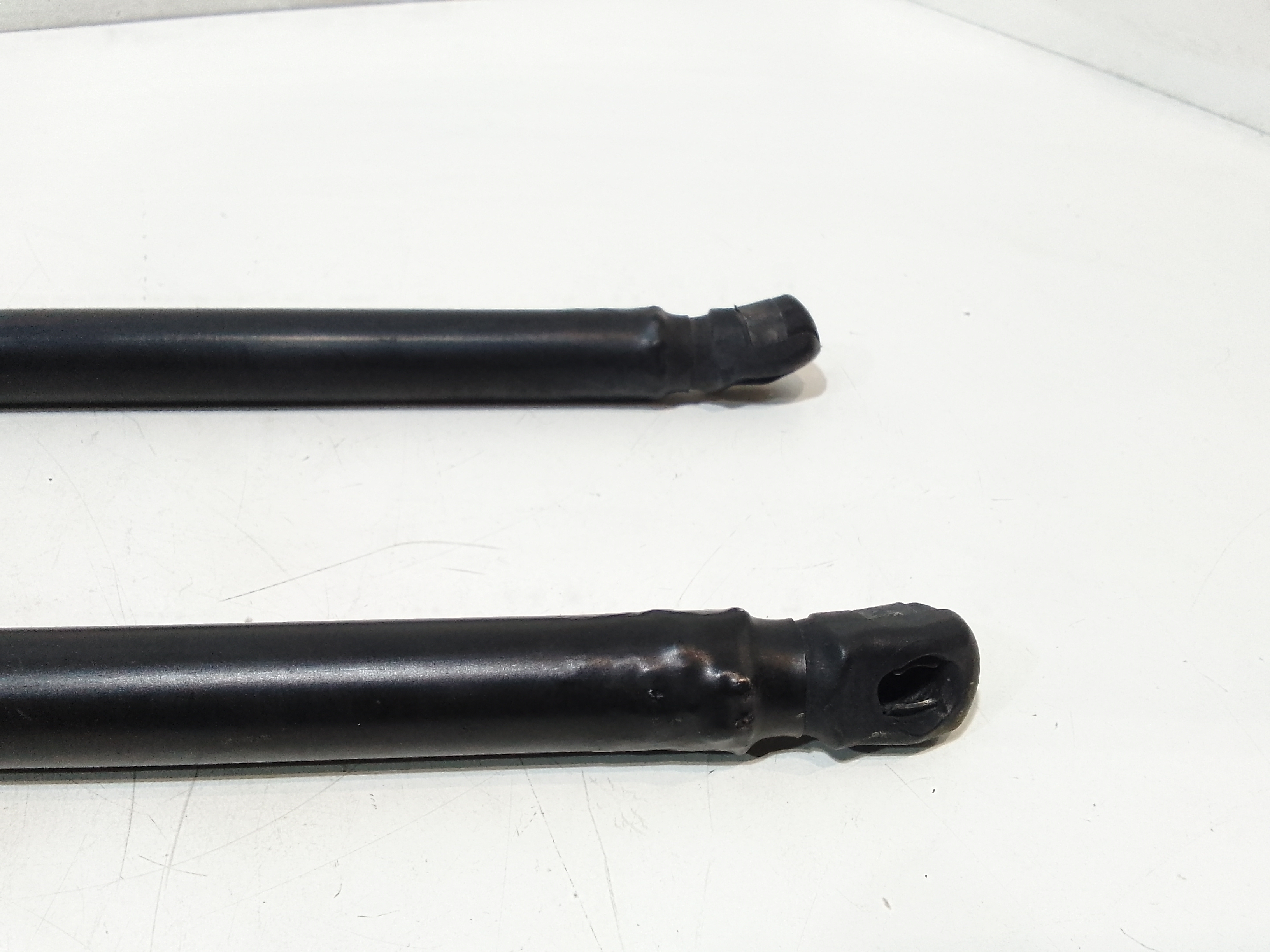 Pistoncini cofano Post. per Lancia Delta 3 Serie (2008 - 2011)