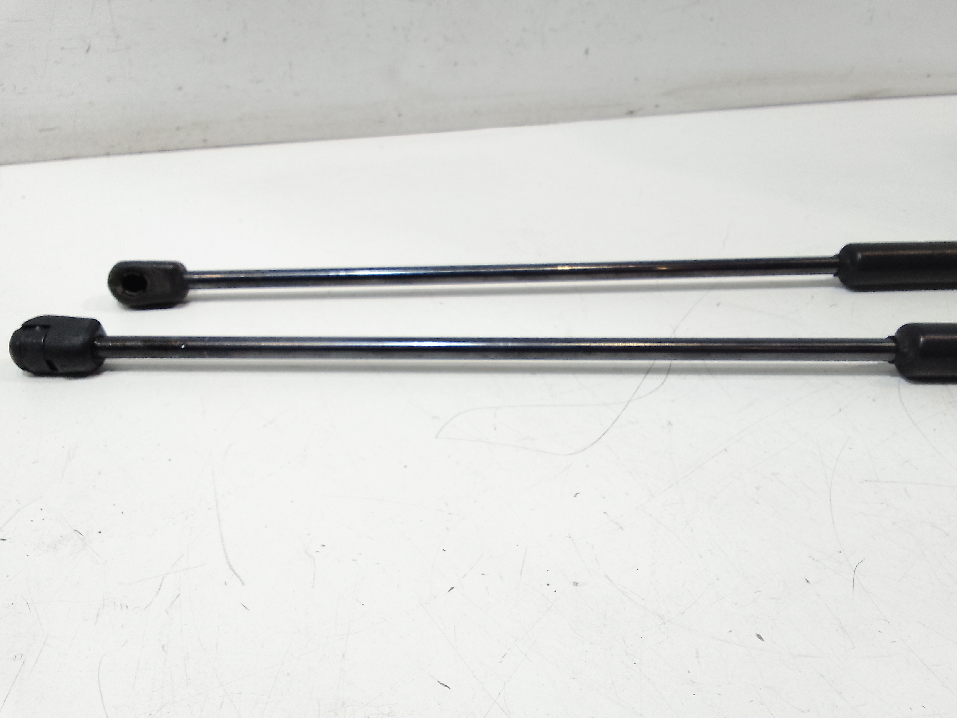 Pistoncini cofano Post. per Lancia Delta 3 Serie (2008 - 2011)