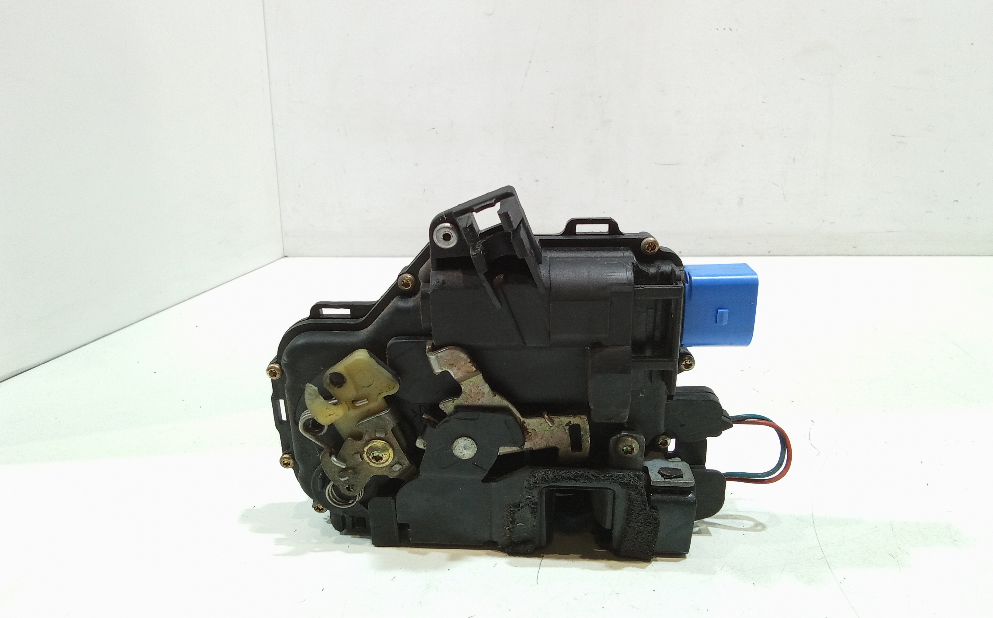 Serratura Anteriore Sinistra per Volkswagen Polo 4 Serie (2001 - 2009)