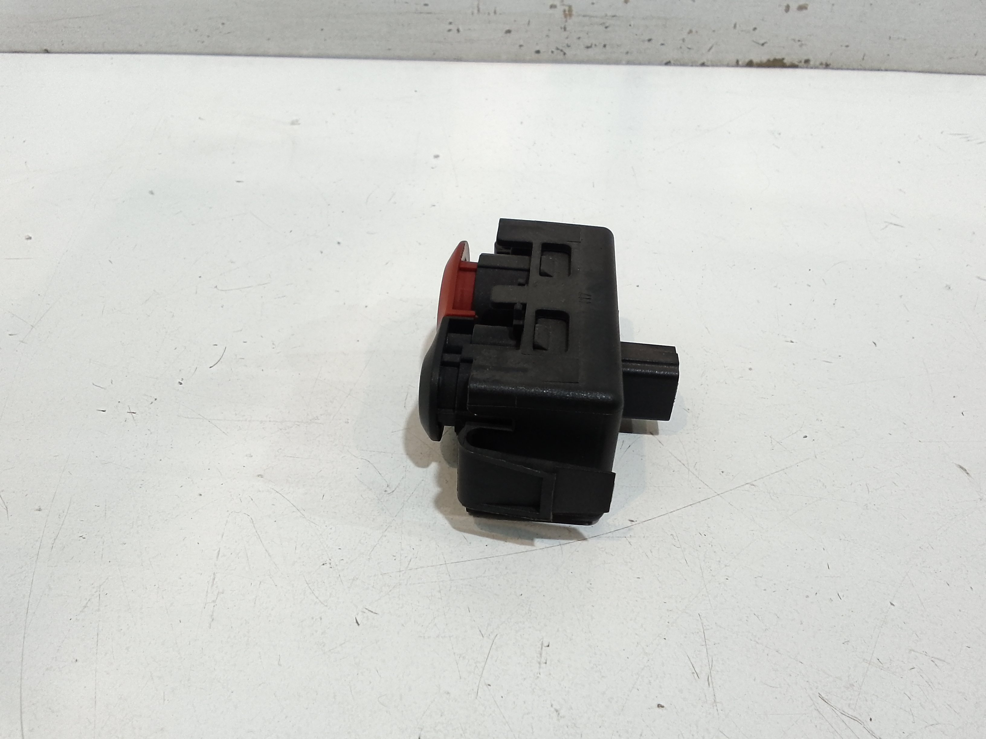 Pulsante luci di emergenza per Renault Clio Serie (04>08) (2004 - 2008)