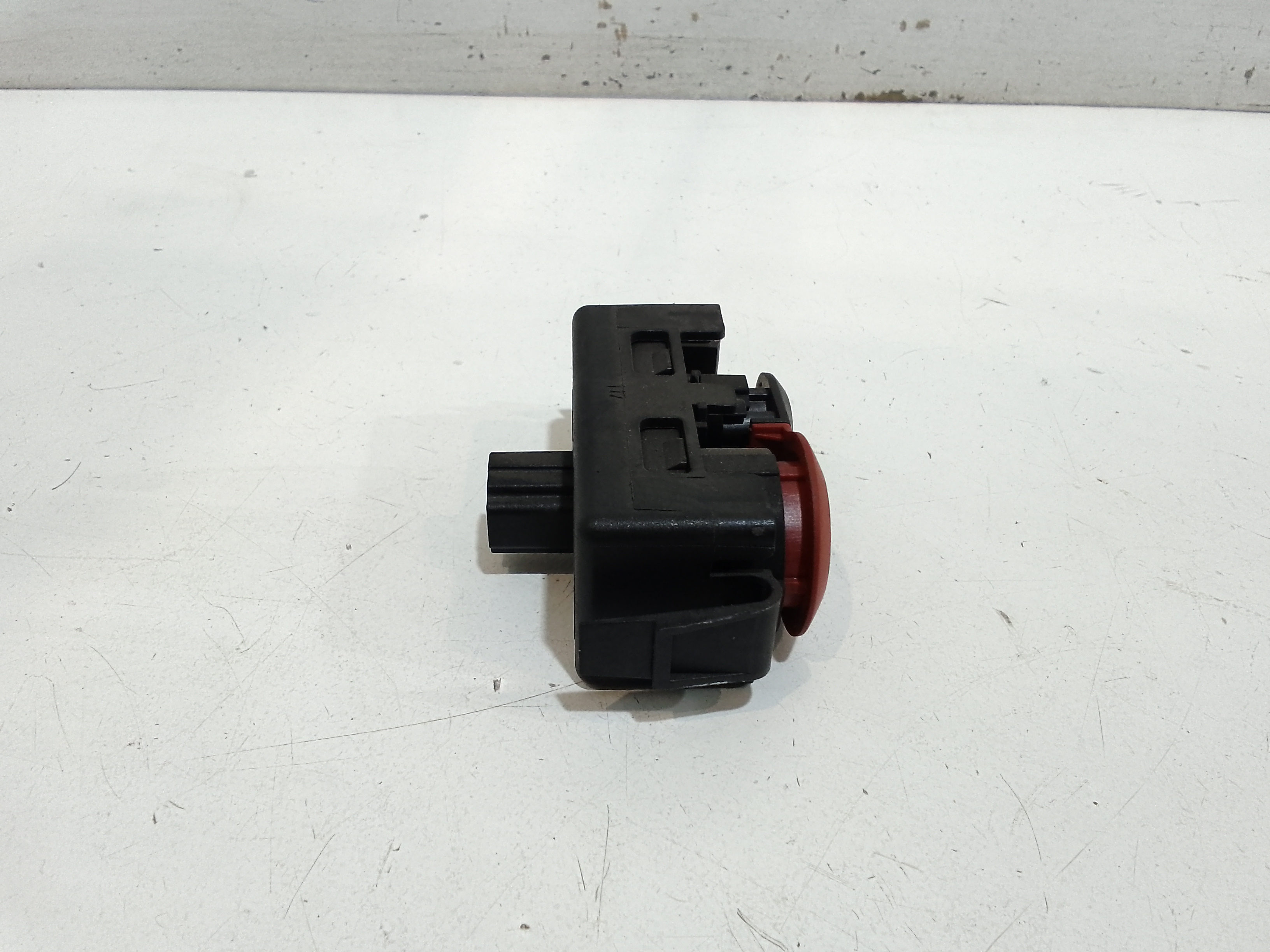 Pulsante luci di emergenza per Renault Clio Serie (04>08) (2004 - 2008)