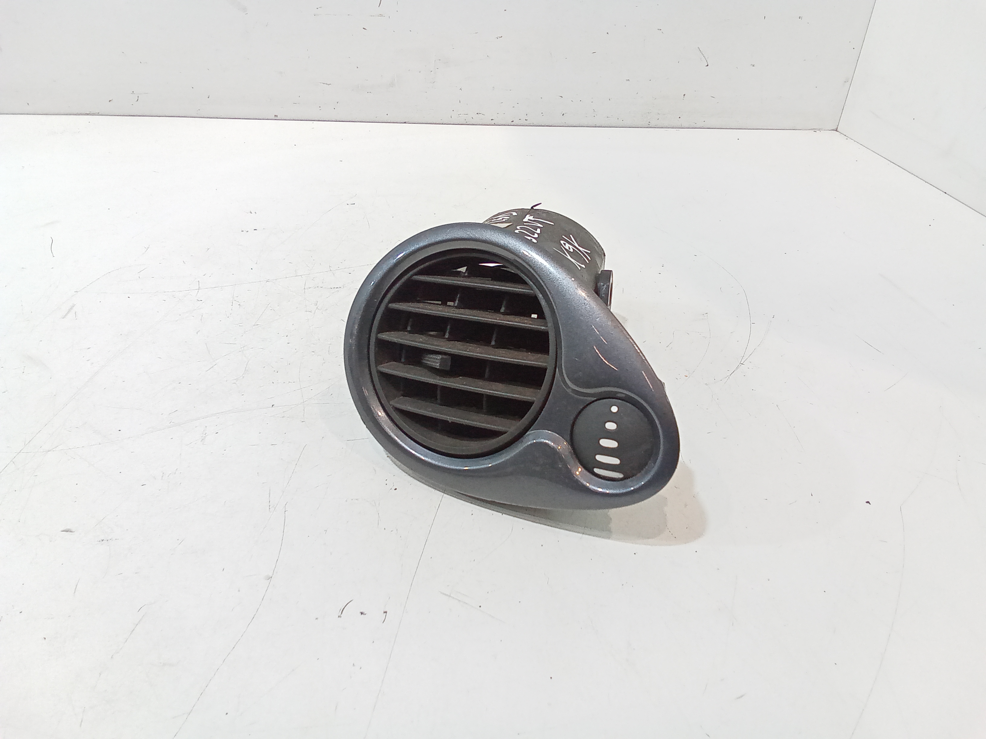 Bocchetta aria cruscotto lato guida per Renault Clio Serie (04>08) (2004 - 2008)