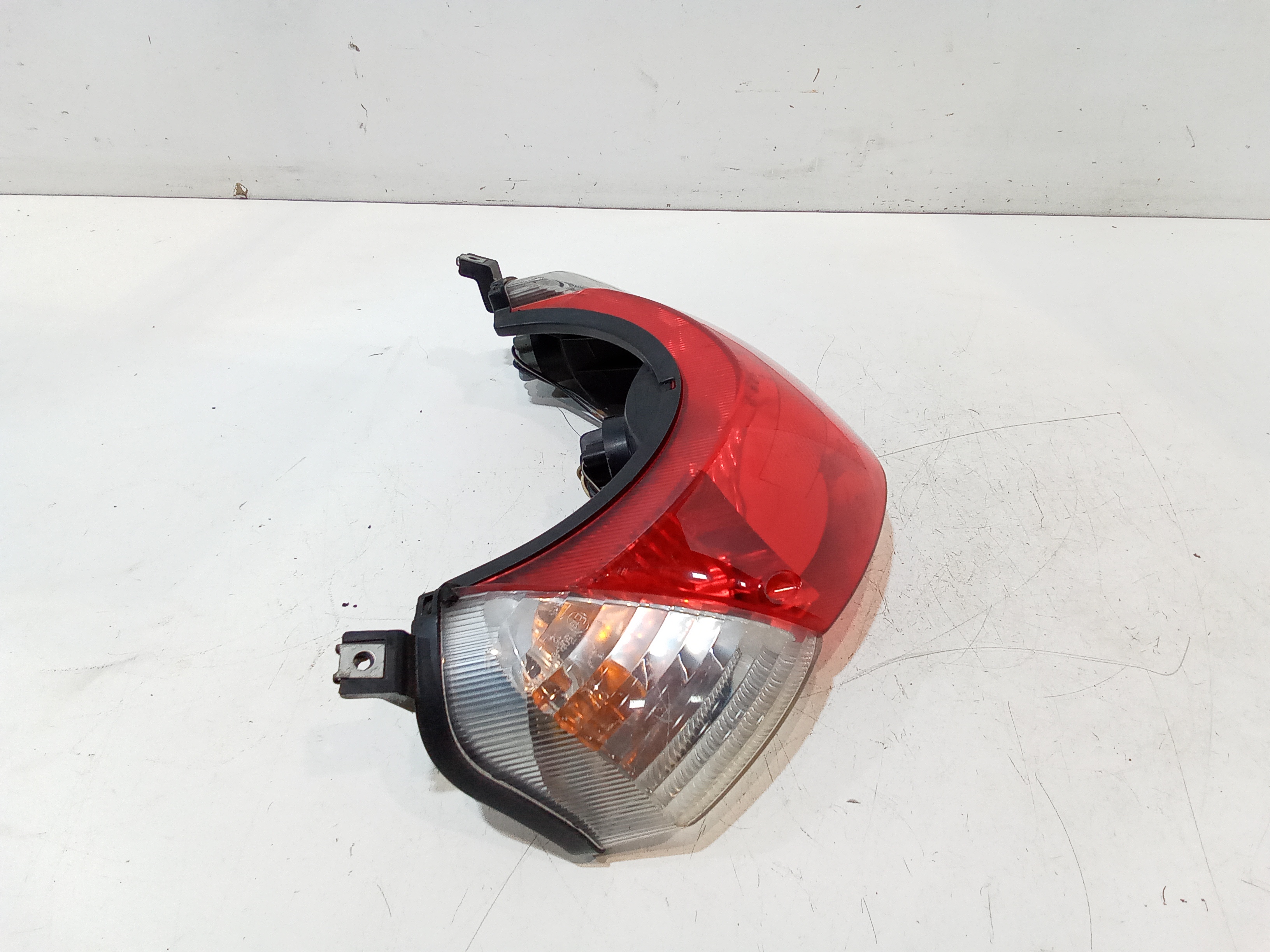 Stop posteriore per Suzuki Sixteen 150cc (07>14) (2007 - 2014)