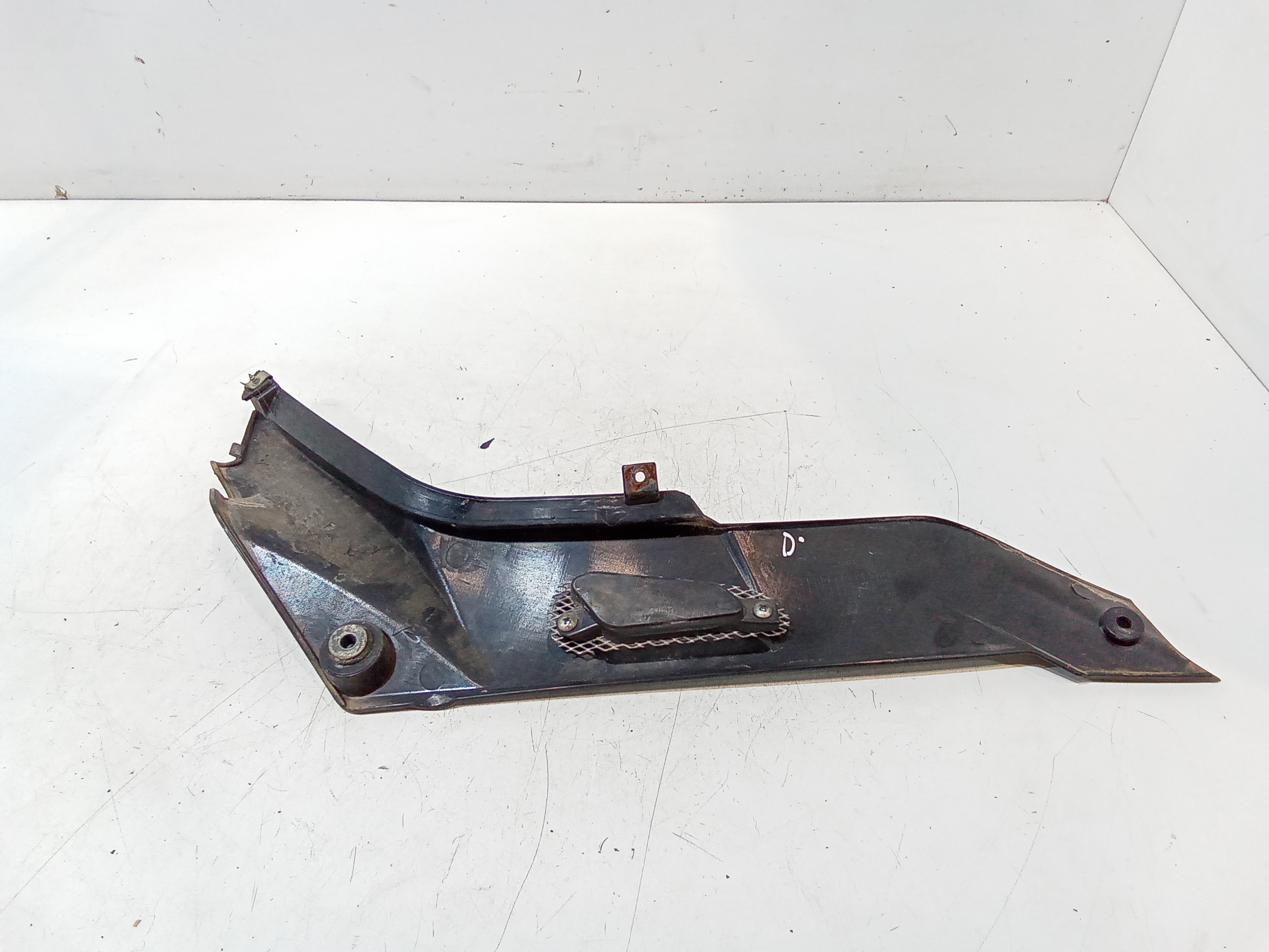 Carena centrale inferiore sella per Benelli Bn 125cc (2016 - 2018)