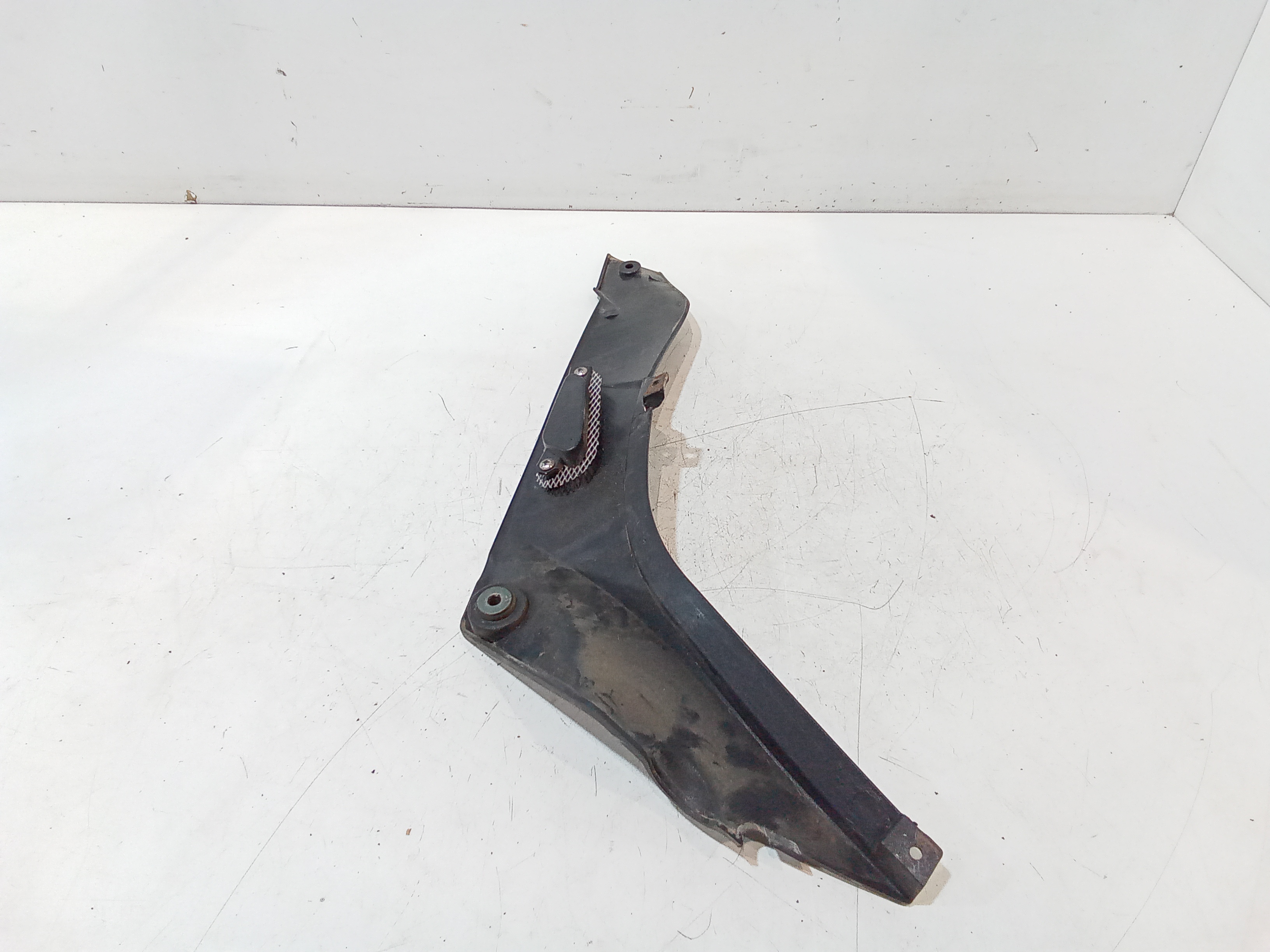 Carena centrale inferiore sella per Benelli Bn 125cc (2016 - 2018)