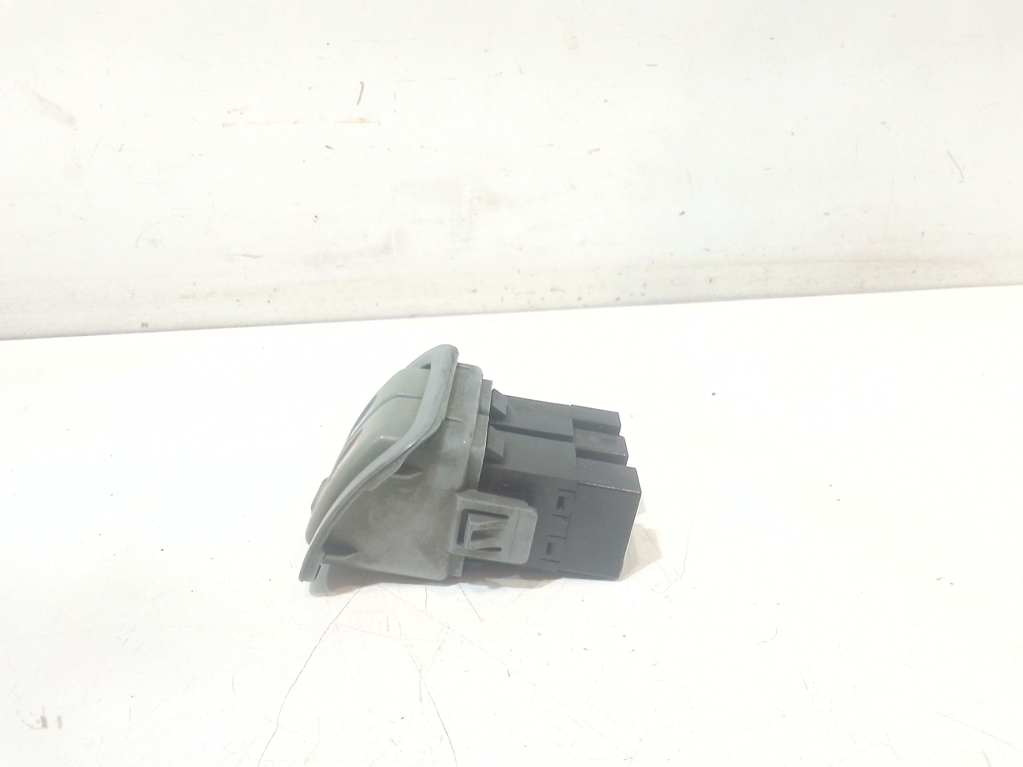 Pulsante luci di emergenza per Nissan Micra 2 Serie (1998 - 2000)