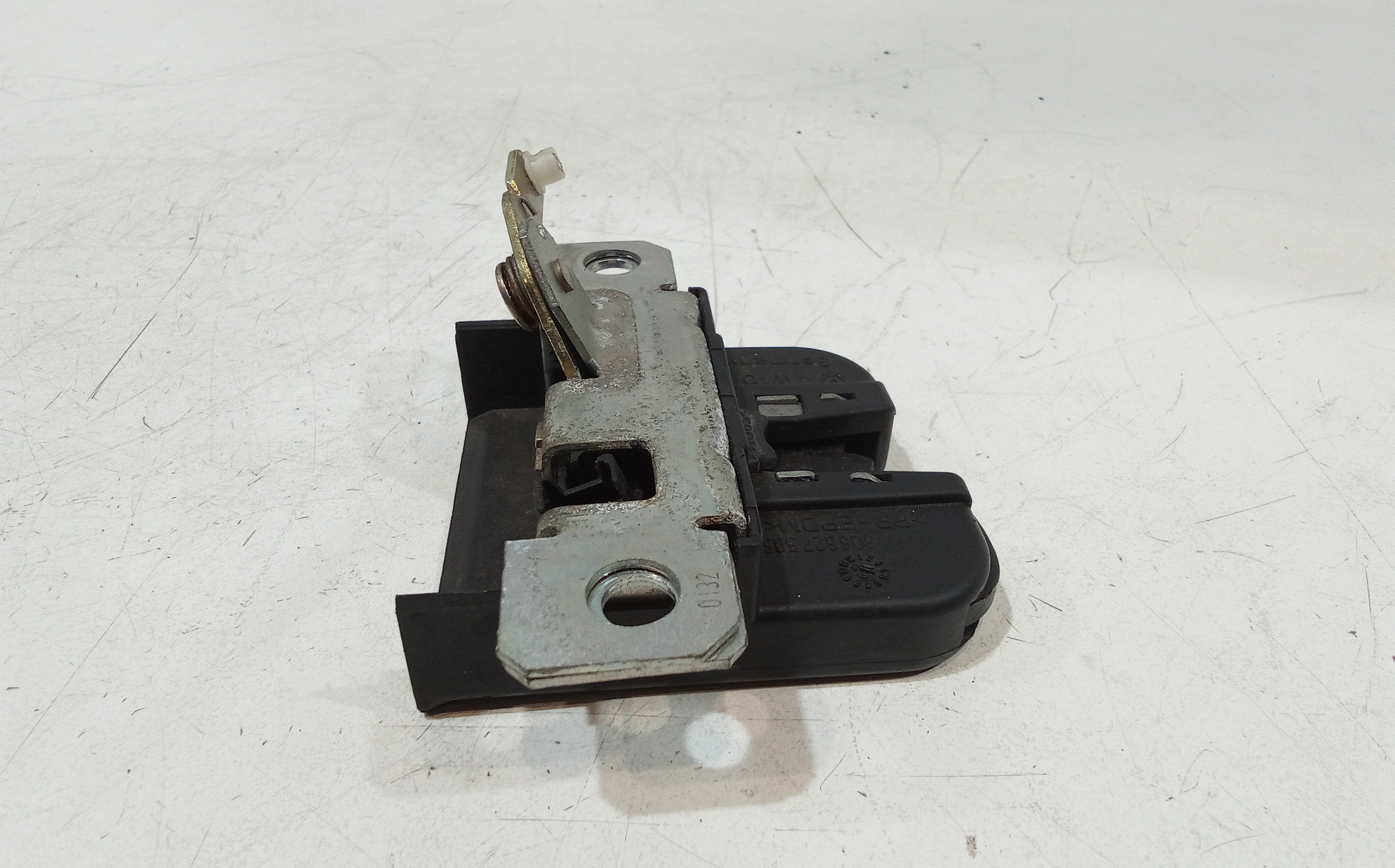 Serratura Cofano Posteriore per Volkswagen Polo 4 Serie (2001 - 2009)