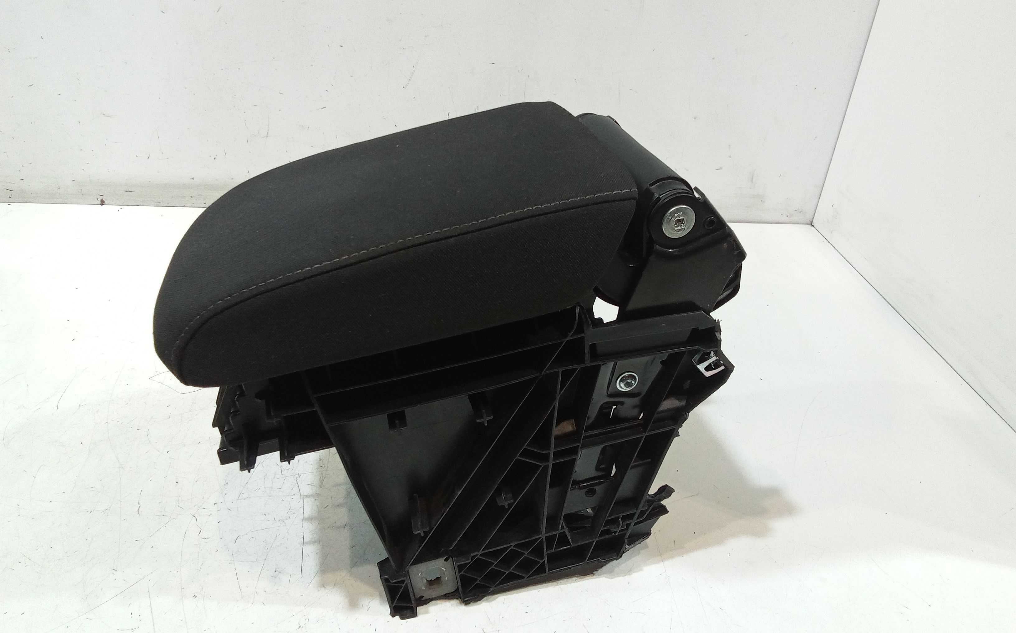 Bracciolo centrale per Volkswagen Golf 7 Berlina (12>) (2012 - In produzione)