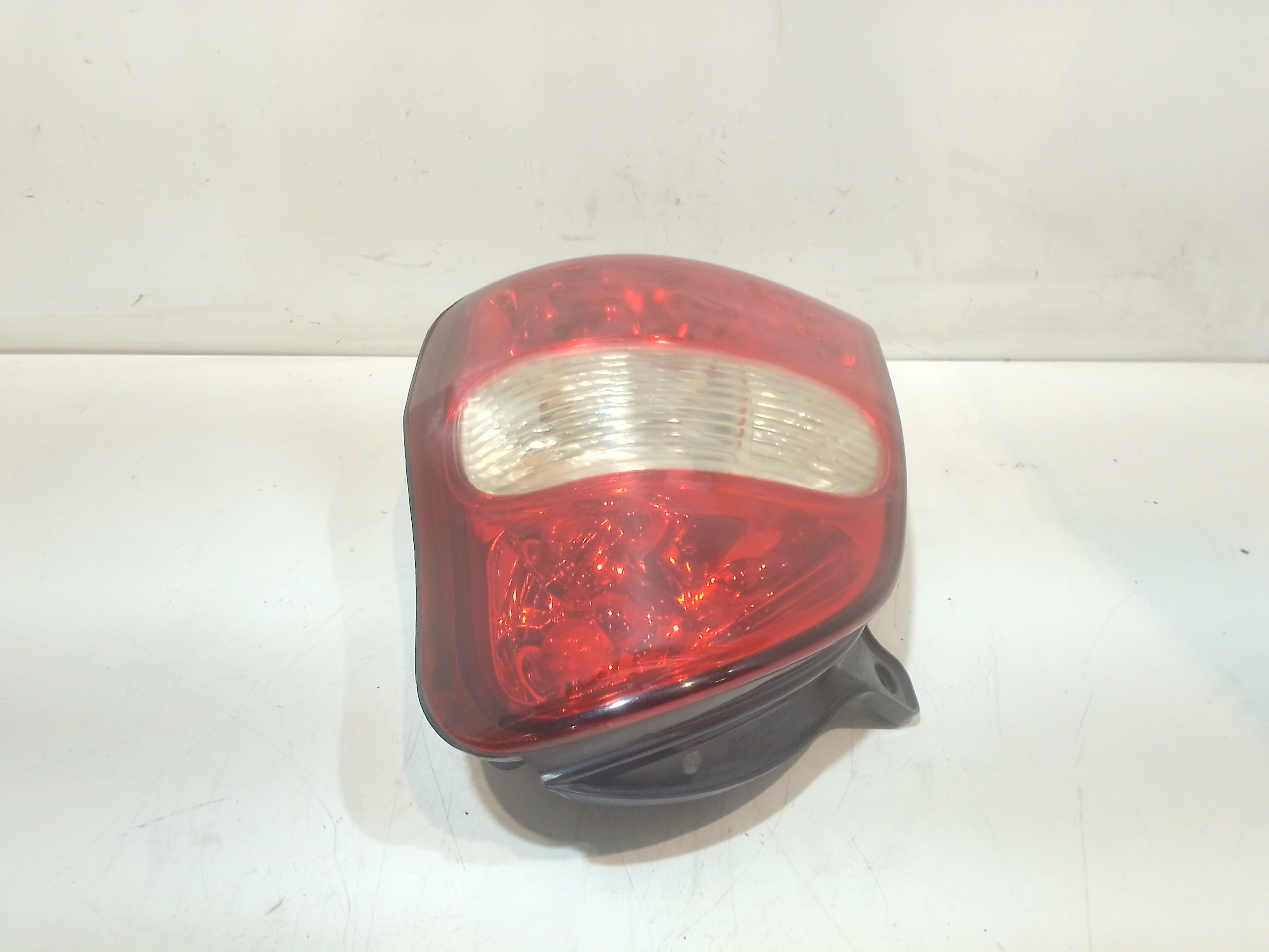 Stop fanale posteriore Destro Passeggero per Kia Carnival 2 Serie (2001 - 2007)