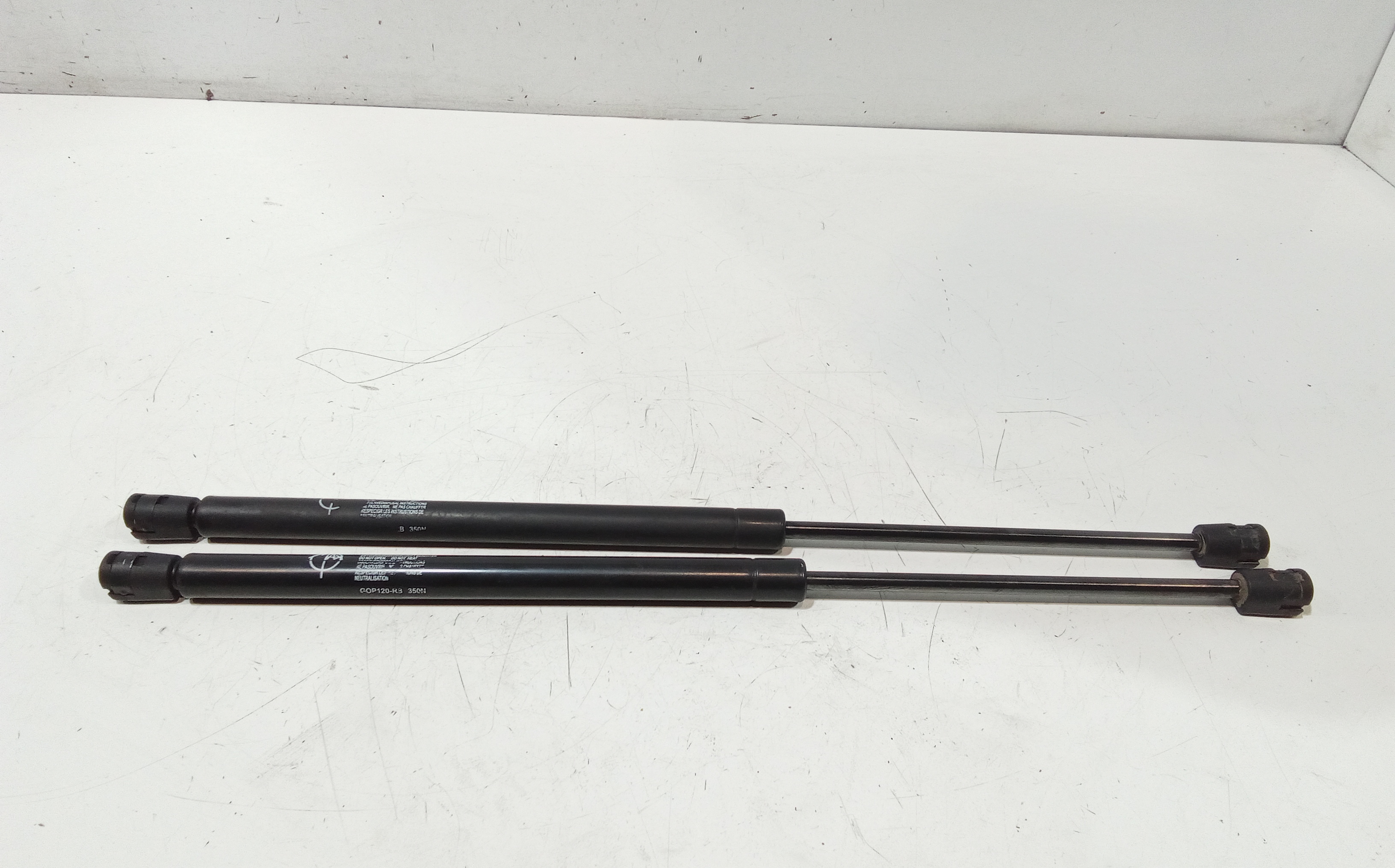 Pistoncini cofano Post. per Opel Corsa C 3p 2 Serie (2003 - 2006)