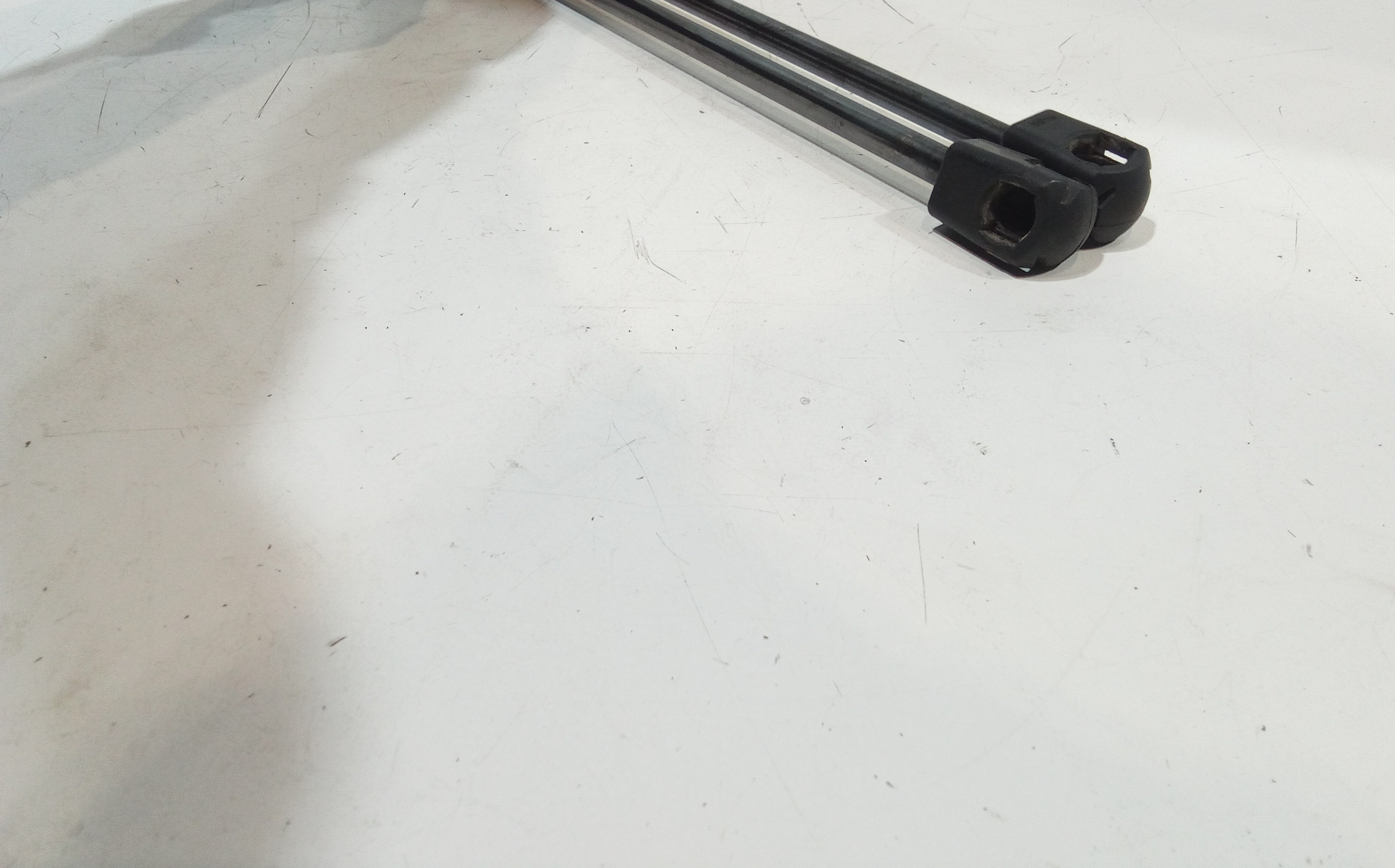 Pistoncini cofano Post. per Opel Corsa C 3p 2 Serie (2003 - 2006)